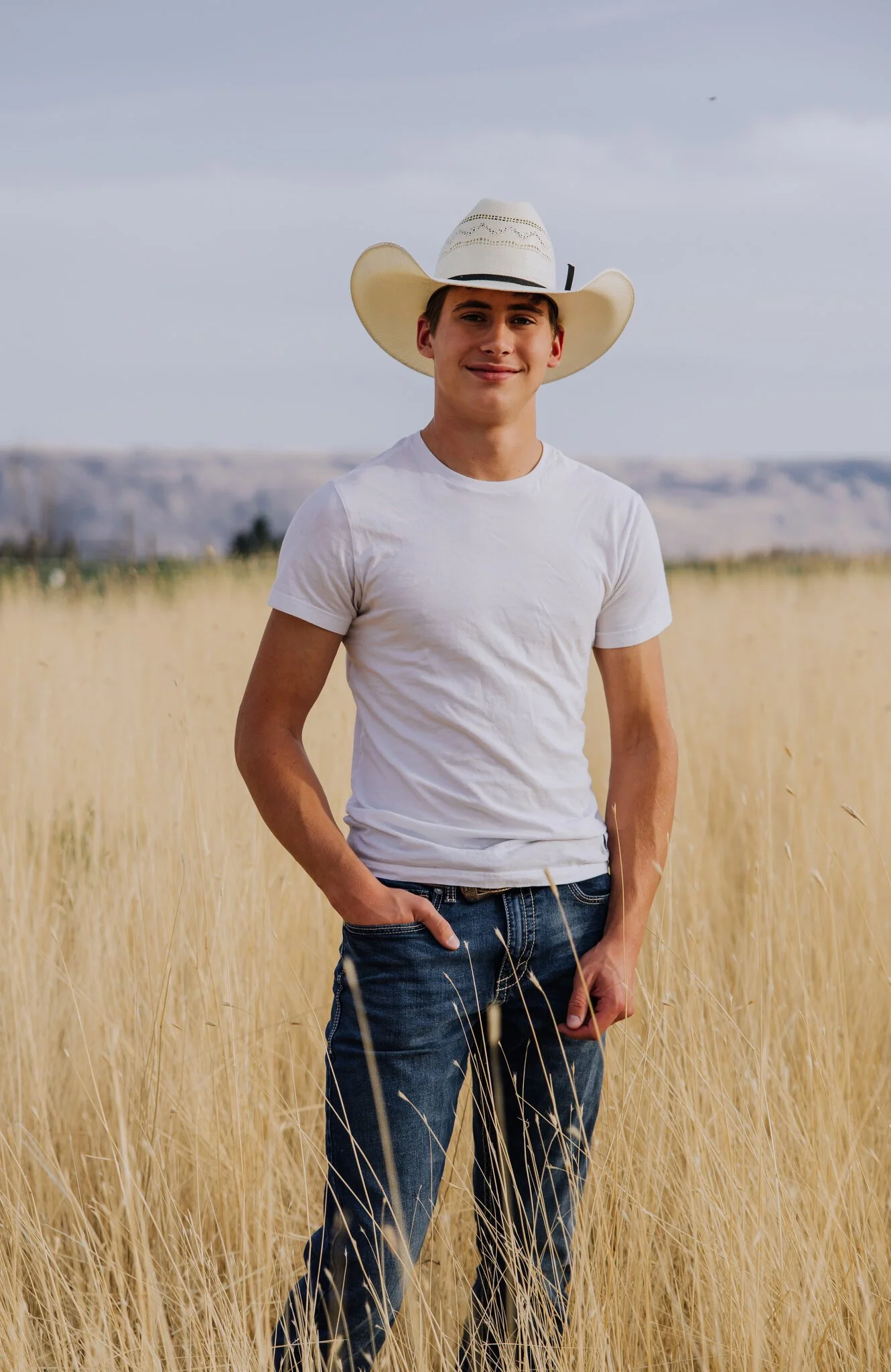 lake-chelan-senior-photographer-cowboy-hat-casual-walk-25.jpg