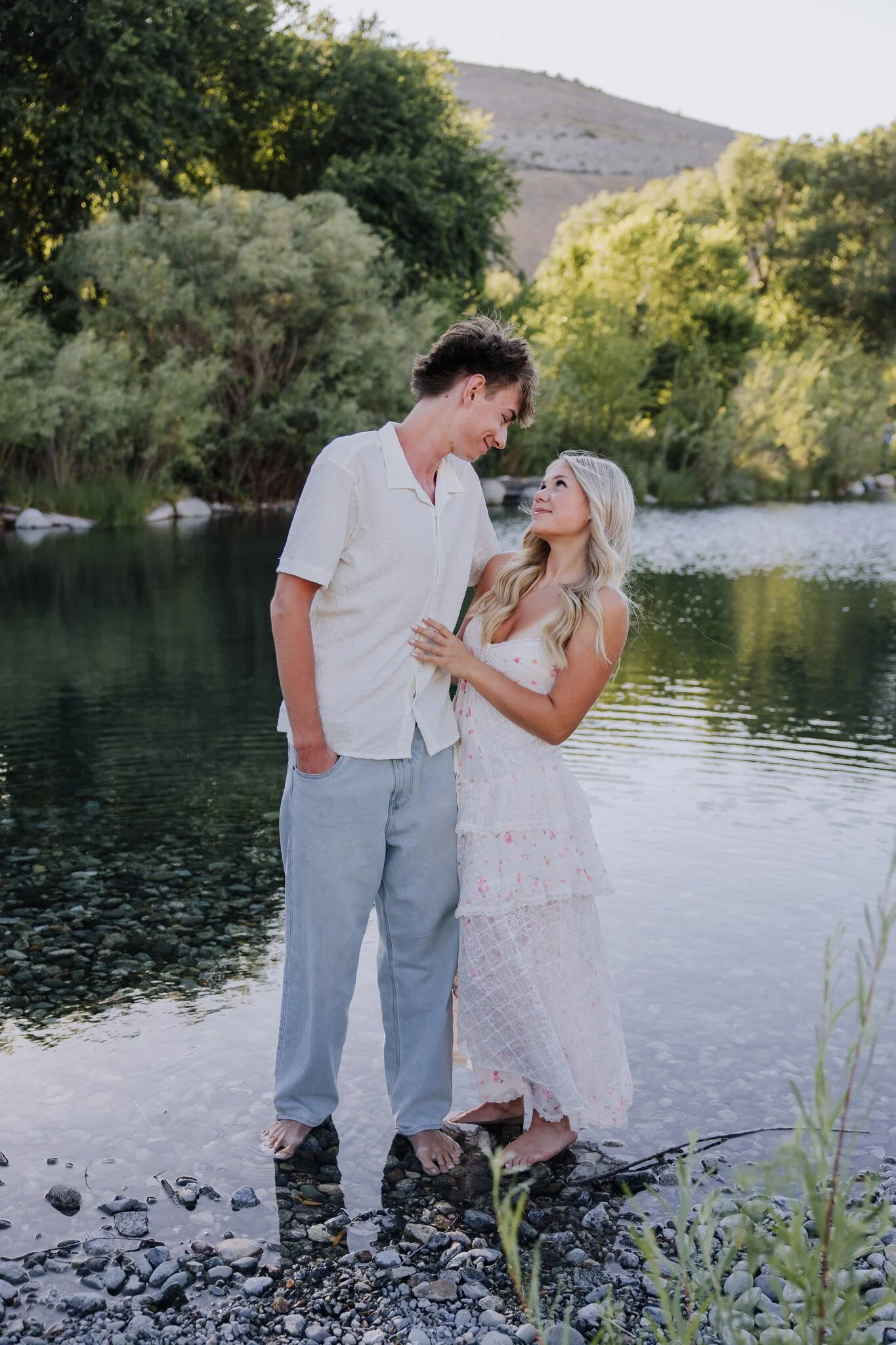 lake-chelan-senior-photographer-with-boyfriend-27.jpg