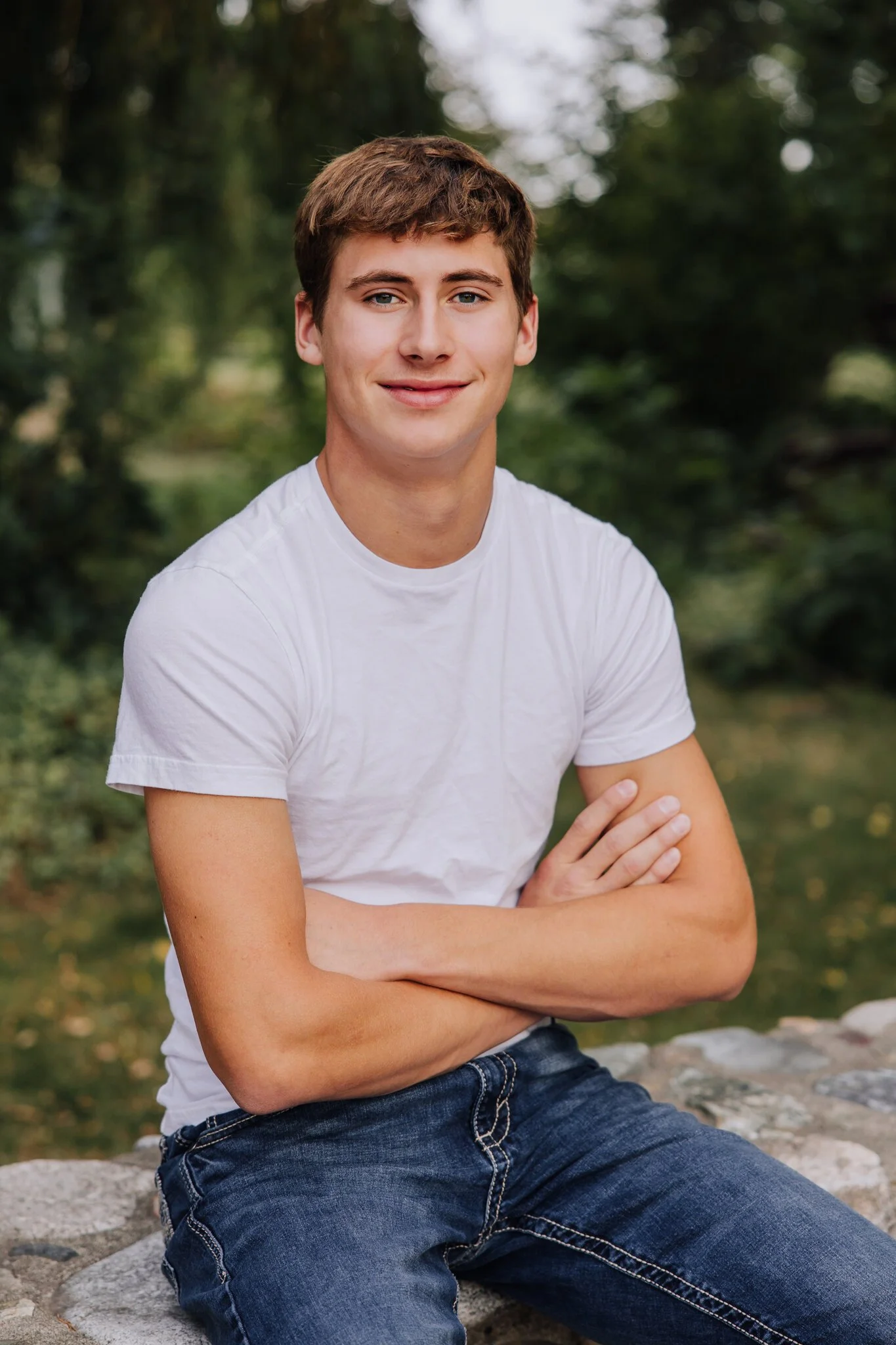 lake-chelan-senior-photographer-stone-wall-candid-smile-04.jpg