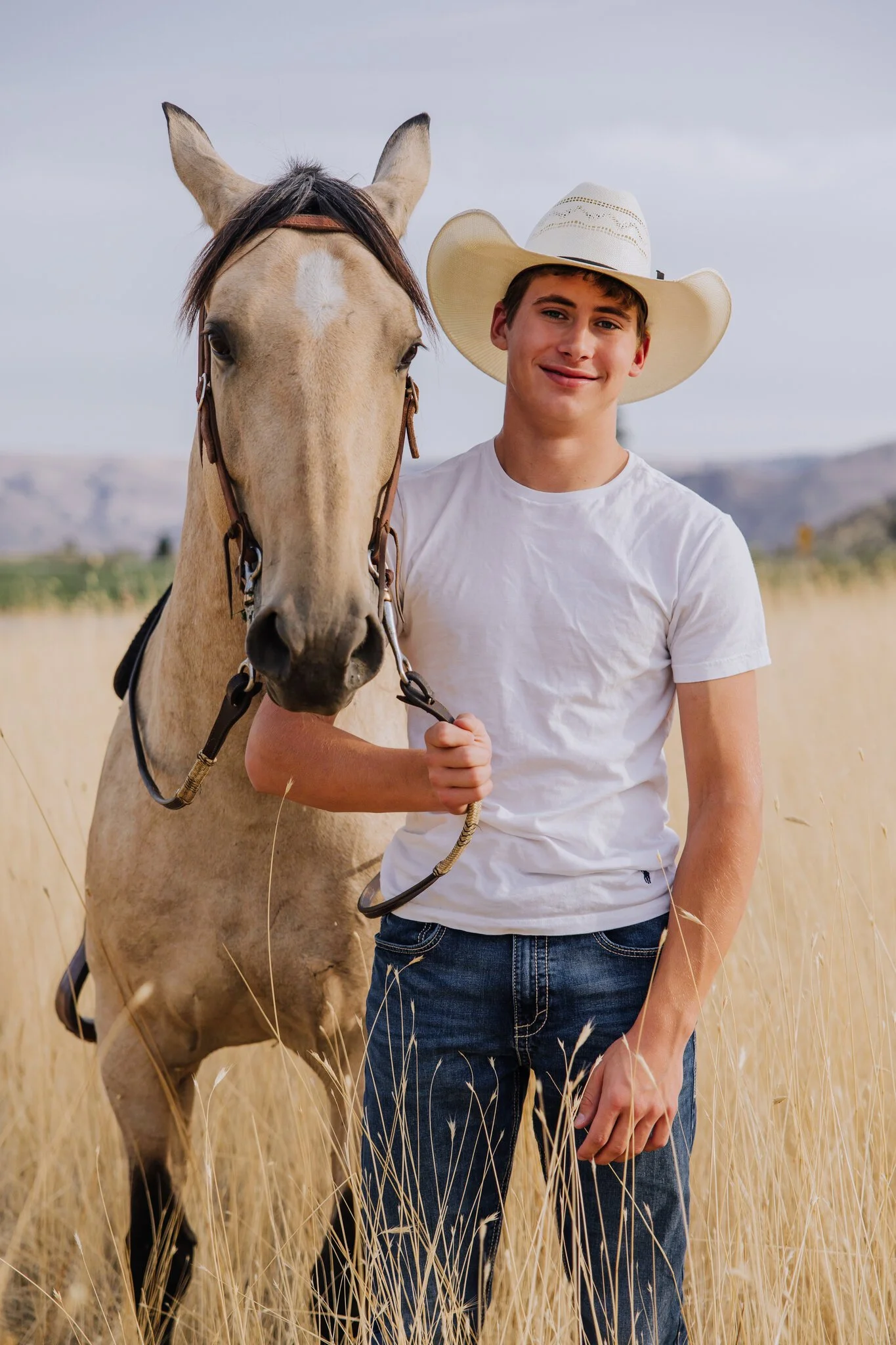 lake-chelan-senior-photographer-horse-nuzzle-moment-19.jpg