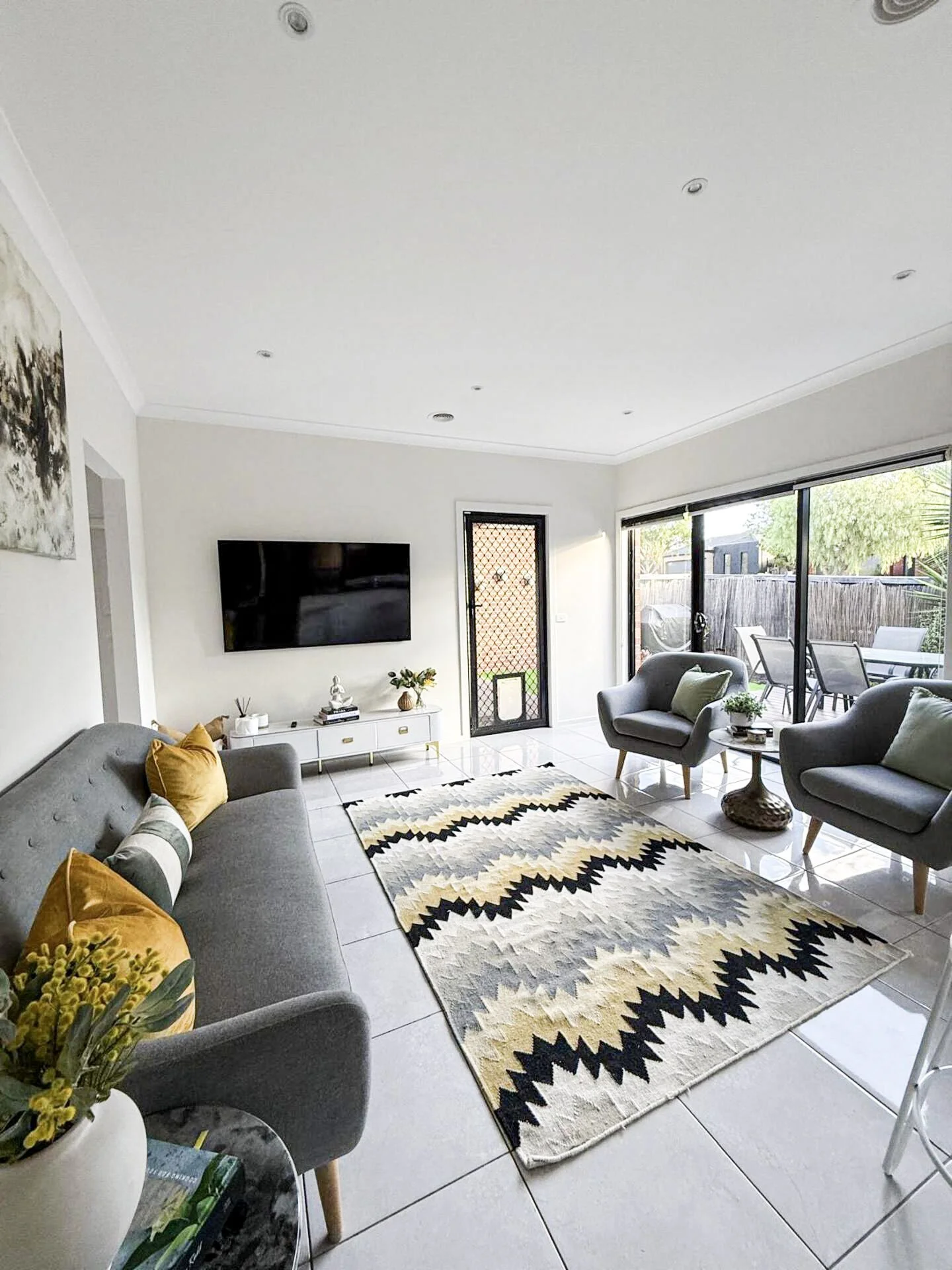 doreen_hd_living_room_01.jpg