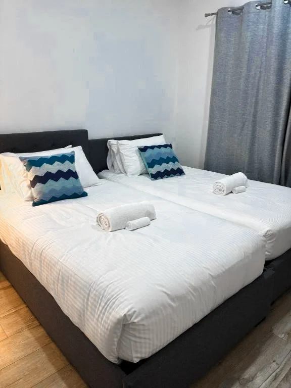 doreen2_bedroom_01.jpg