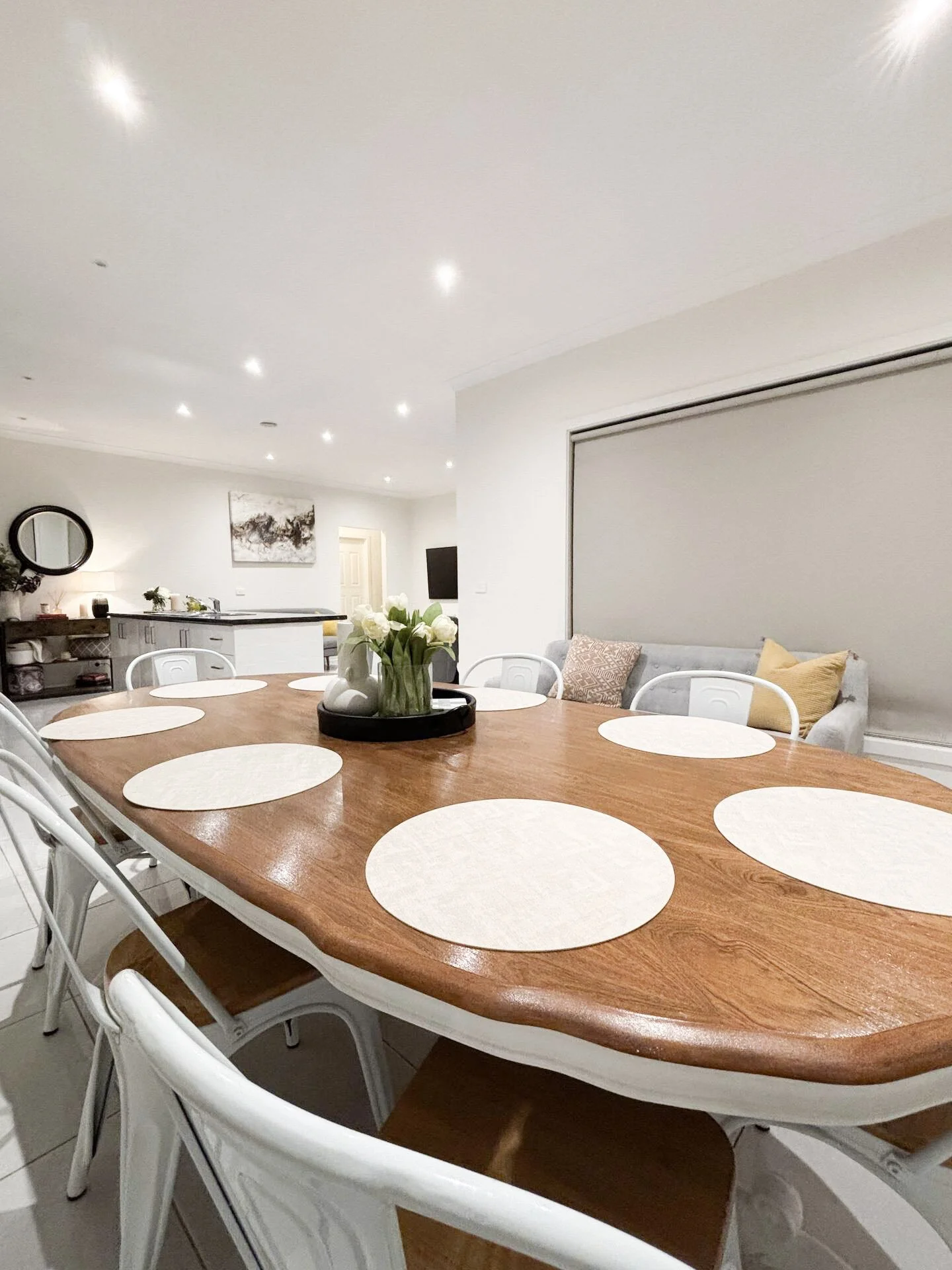 doreen_hd_dining_02.jpg