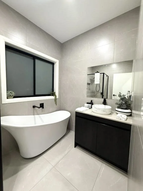 doreen2_bath_02.jpg