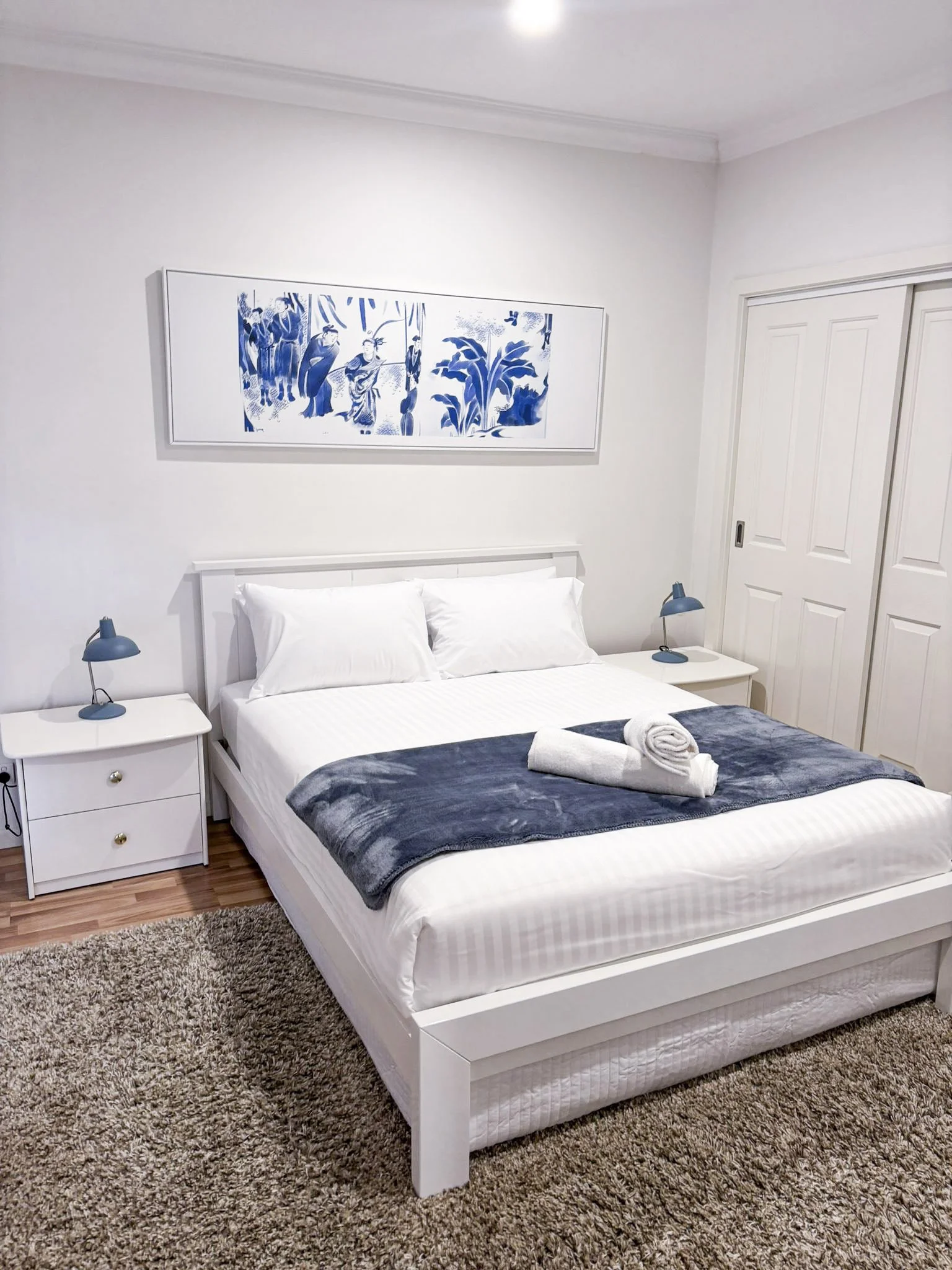 epping_farmhouse_bedroom_01.jpg