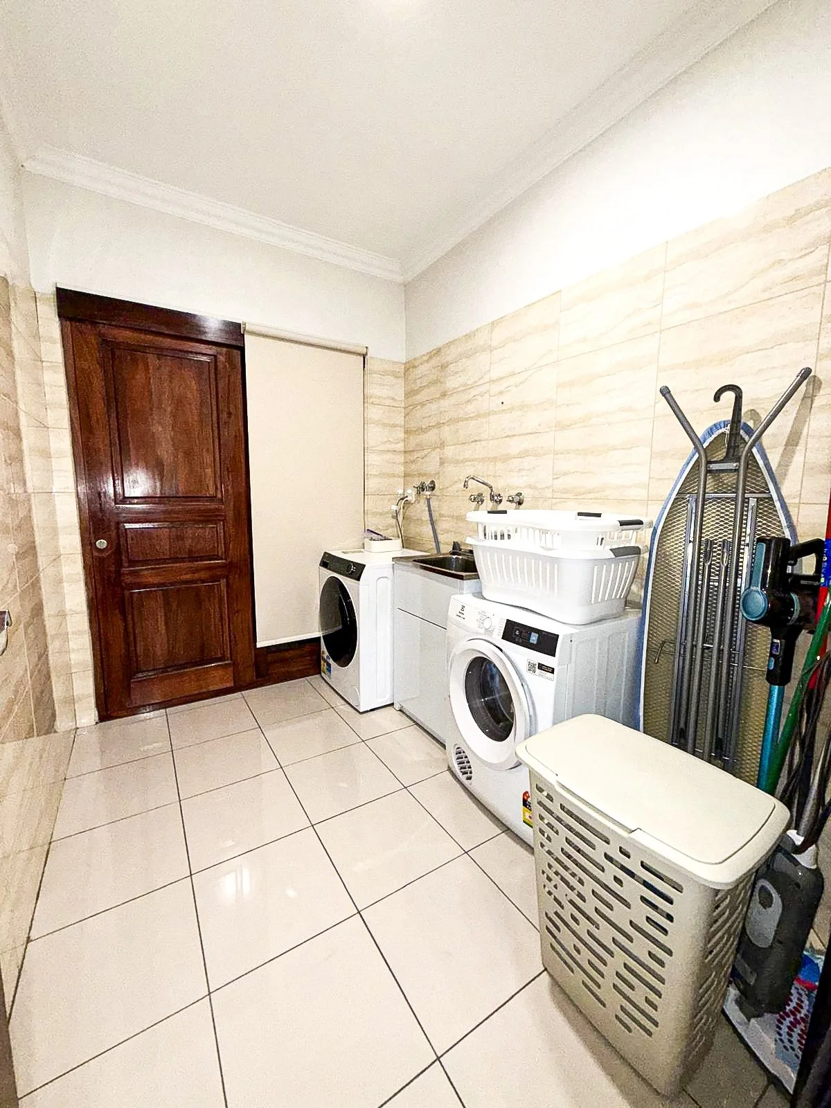 epping_farmhouse_laundry.jpg
