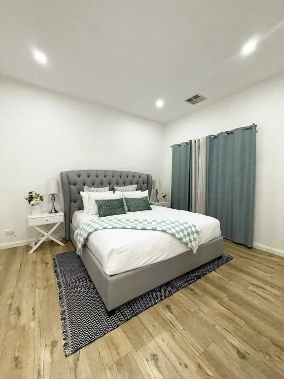 doreen2_bedroom_04.jpg