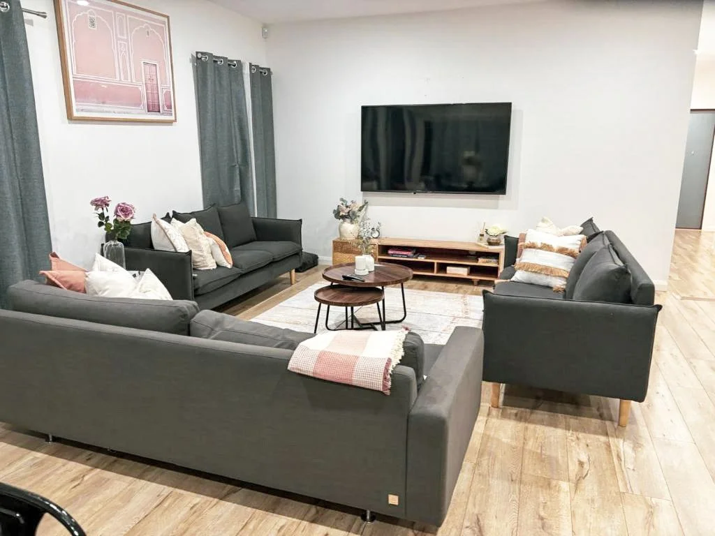 doreen2_living_room_02.jpg