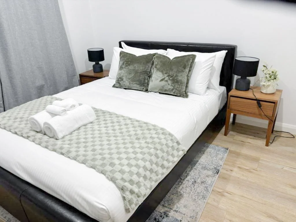 doreen2_bedroom_03.jpg