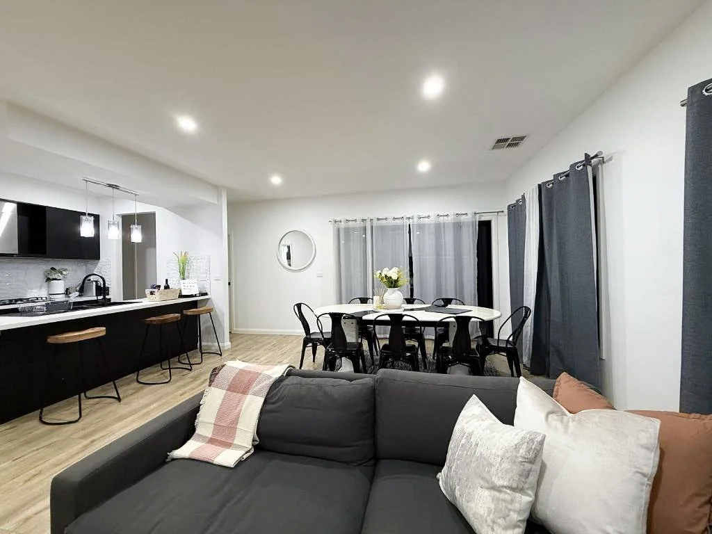 doreen2_living_room_01.jpg