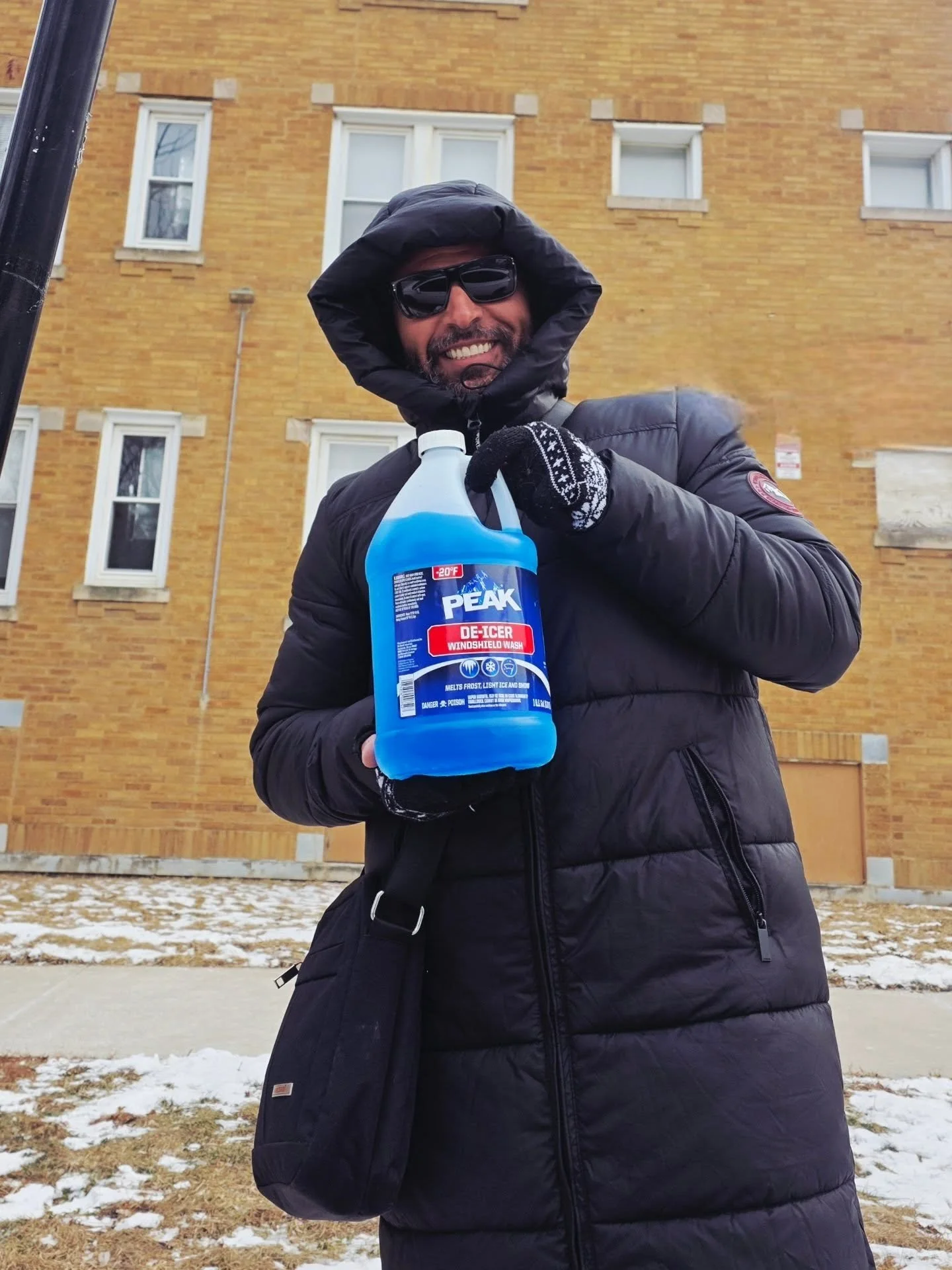 Antifreeze windshield washer fluid saves the day again&mdash;frozen lockbox conquered! Sure, I broke a nail, but hey, that&rsquo;s just another day in the life of a real estate pro. At least my tan from vacation is on point!

📞📩 Let&rsquo;s connect