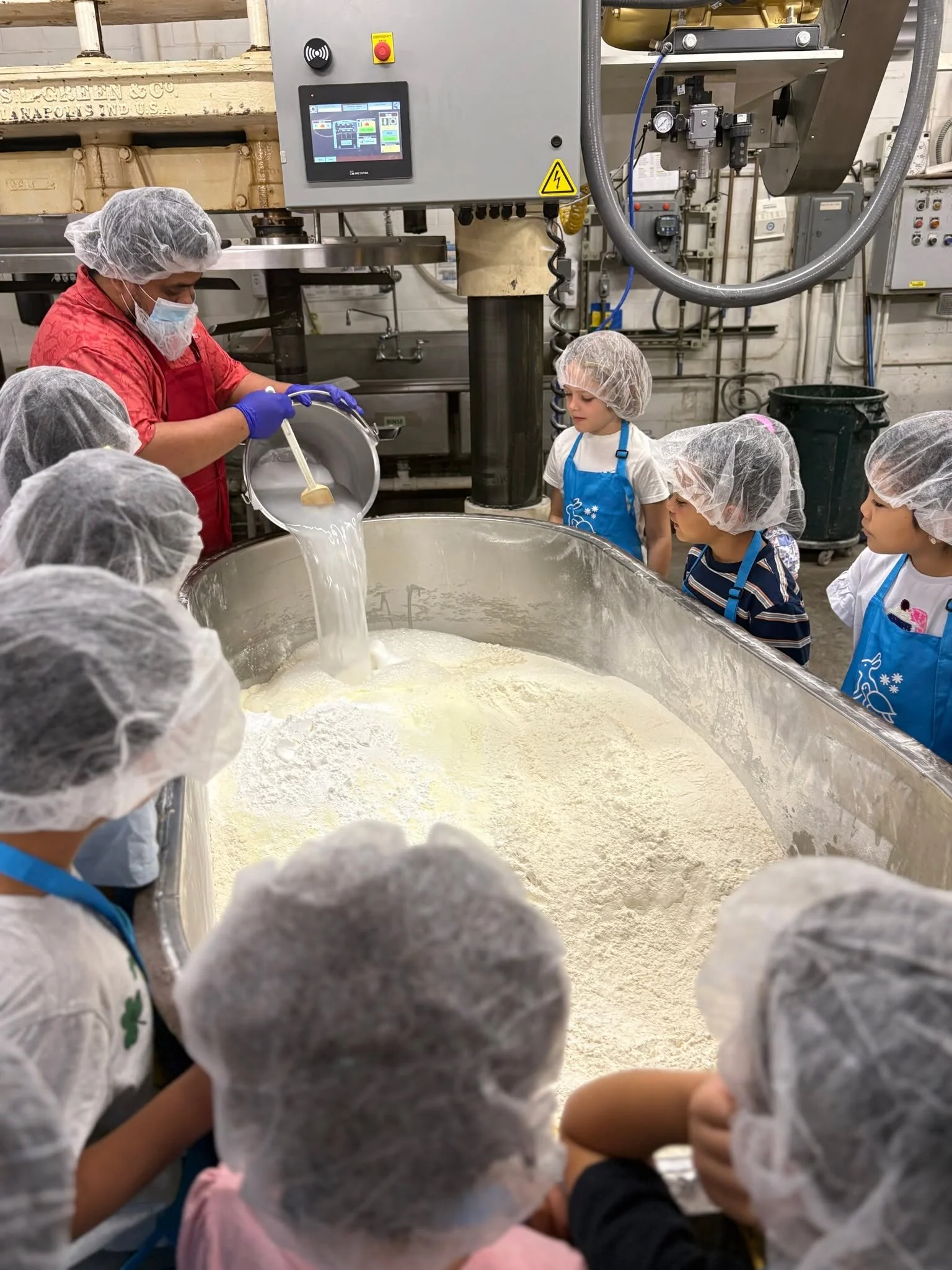 Today, our kids stepped inside a real snack factory with Diamond Bakery Hawaii and became Junior Snack Makers.

They experienced what it really means to work in a factory &mdash;
not just observing, but actually doing.

They watched the real process 