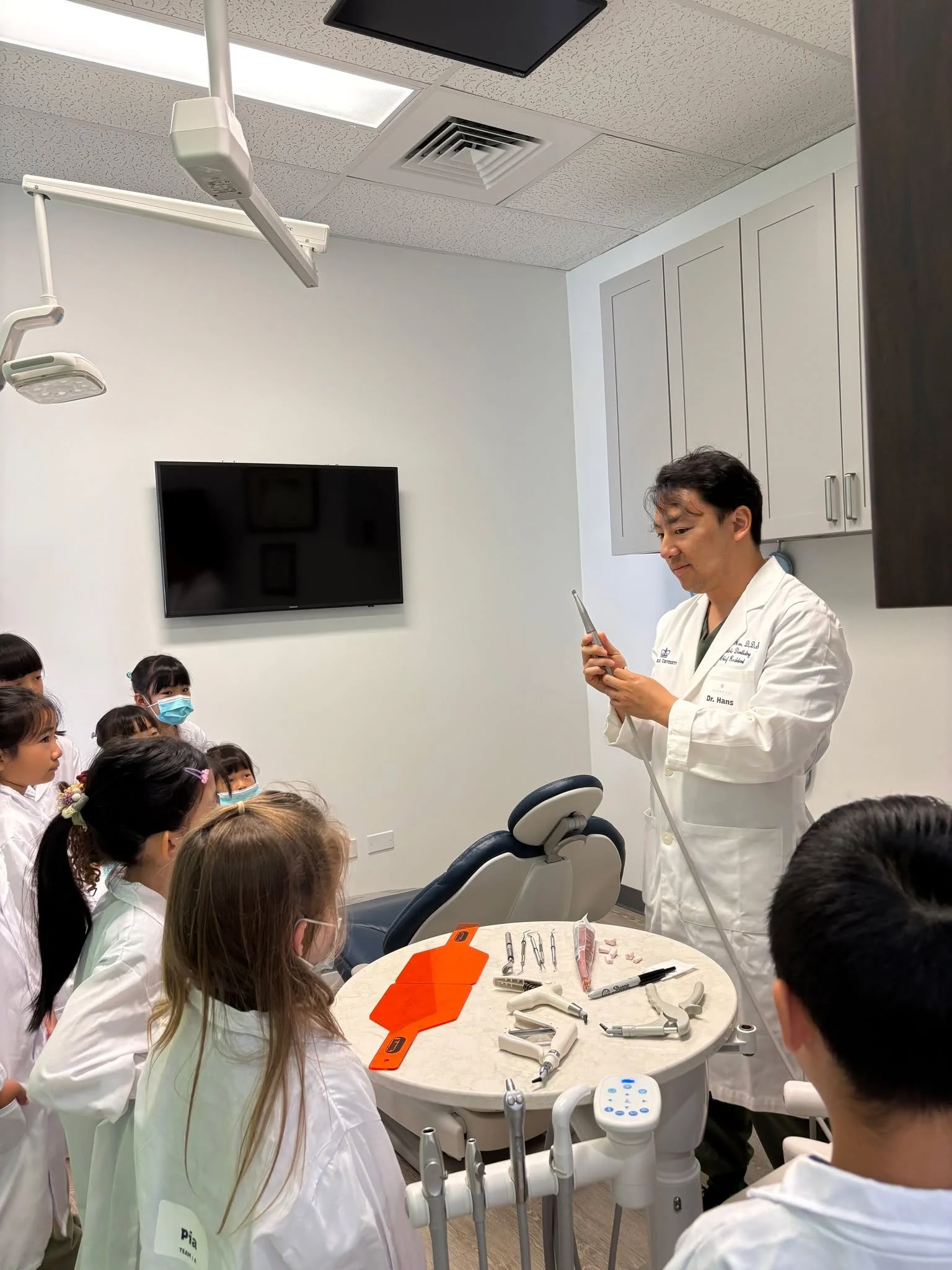 Today, our kids stepped into a real dental clinic
with Hawaii Kai Dental Studio 🦷✨
@hawaiikaidentalstudio 

They didn&rsquo;t just observe &mdash;
they experienced what it truly means to be a dentist.

From exploring real dental tools,
to making imp