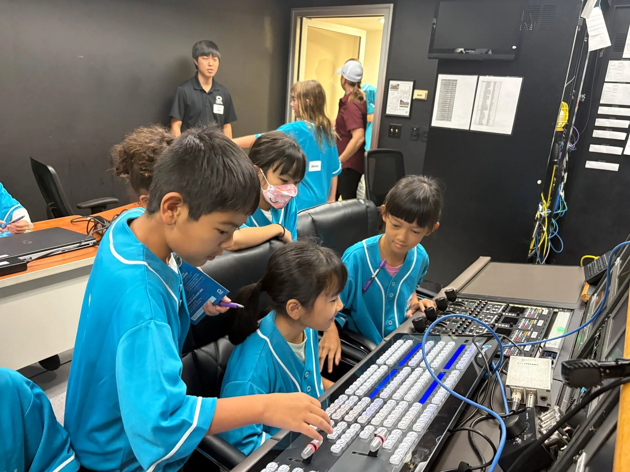 🎥✨ Kids&rsquo; Voices &ndash; Media Producer Edition ✨🎥

ʻŌlelo Community Media &times; MIRAI HANA
@olelocommunity 

After experiencing media production in a real TV studio, the children shared their favorite moments, what they learned, and what th