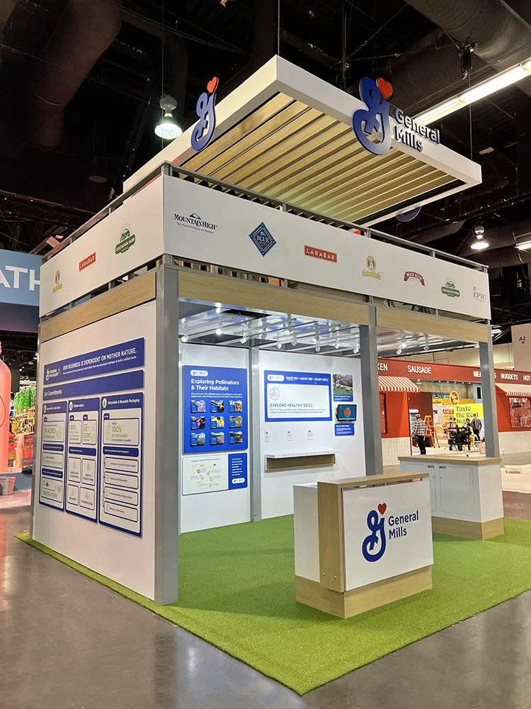 double-deck-booth-design-3