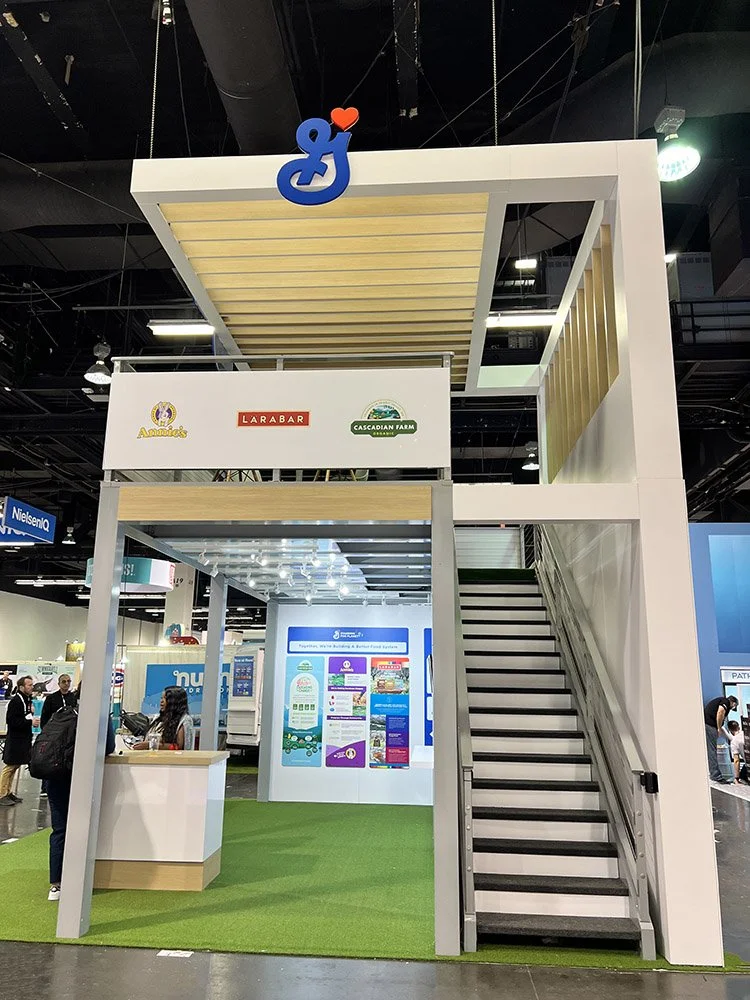 double-deck-booth-design-2