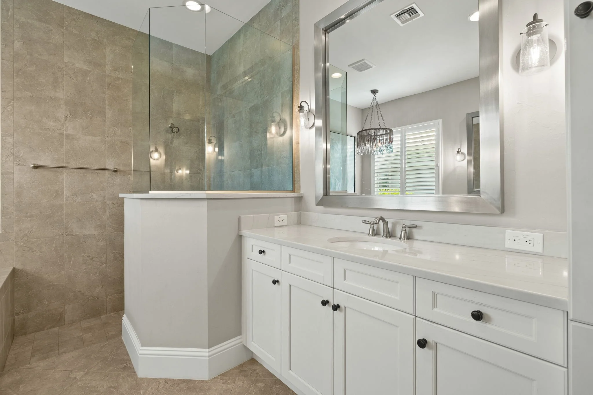20-Primary Bathroom 1 of 3.jpg