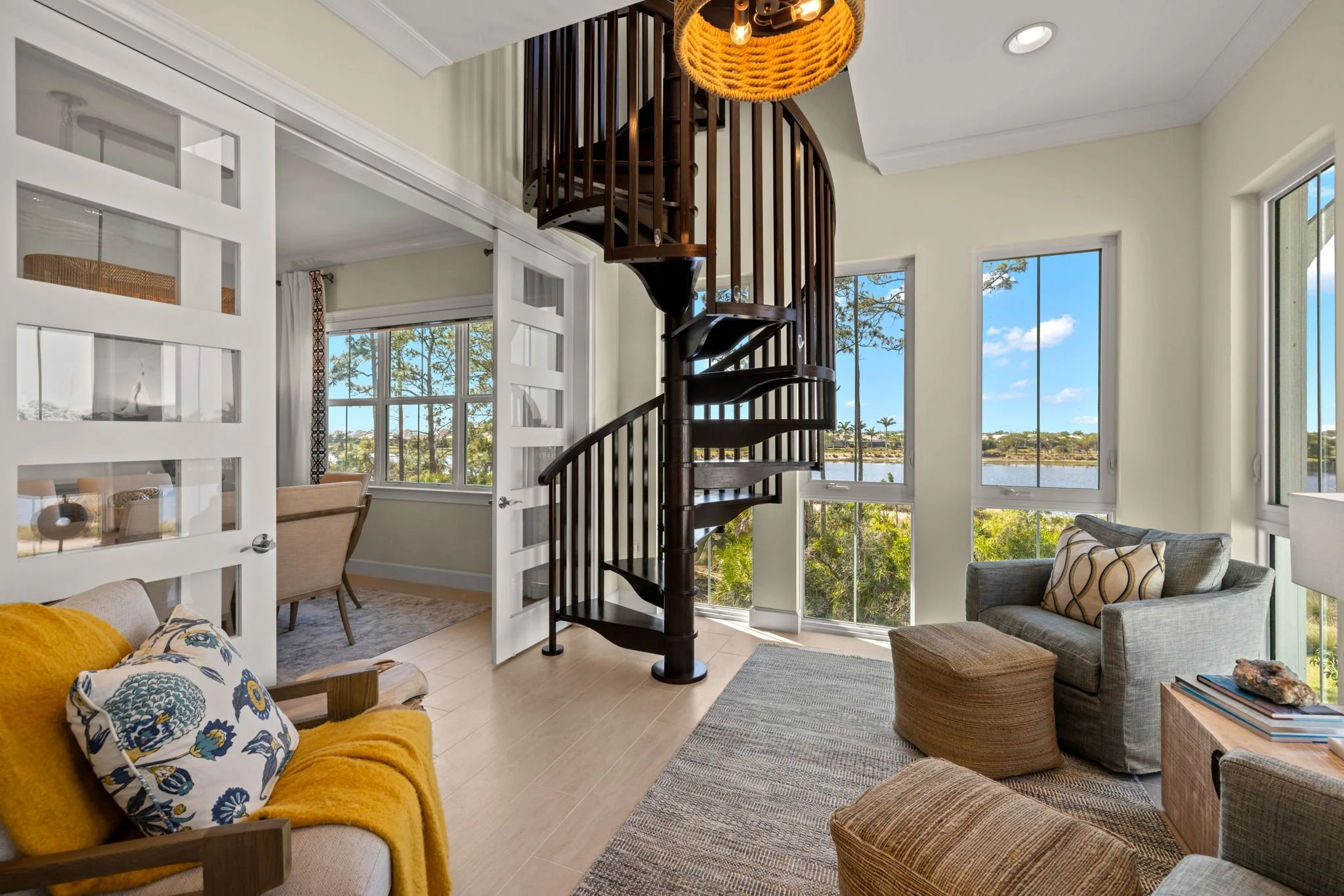 21-Family Room 2.jpg