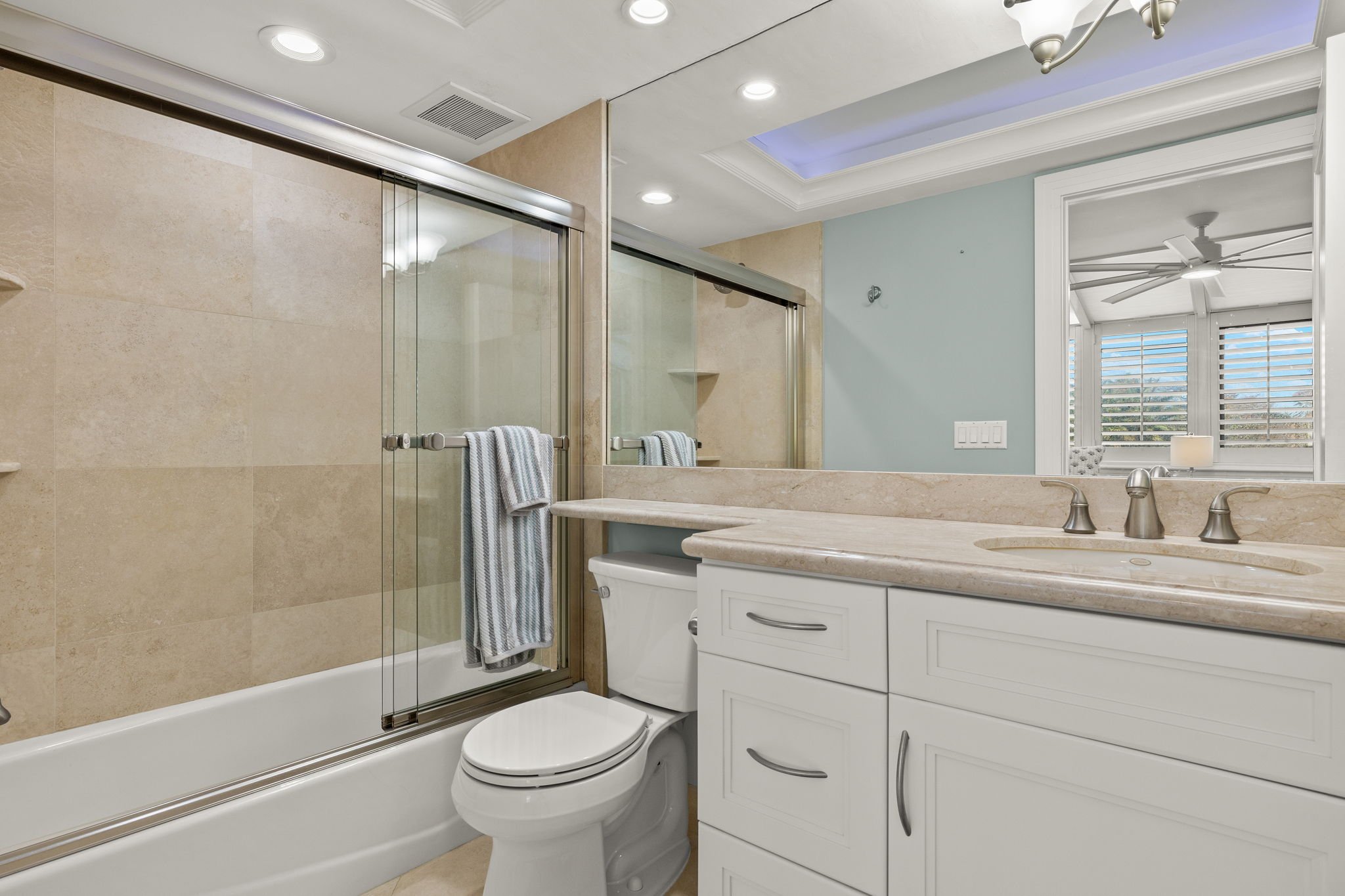 23-Guest Bathroom 2.jpg