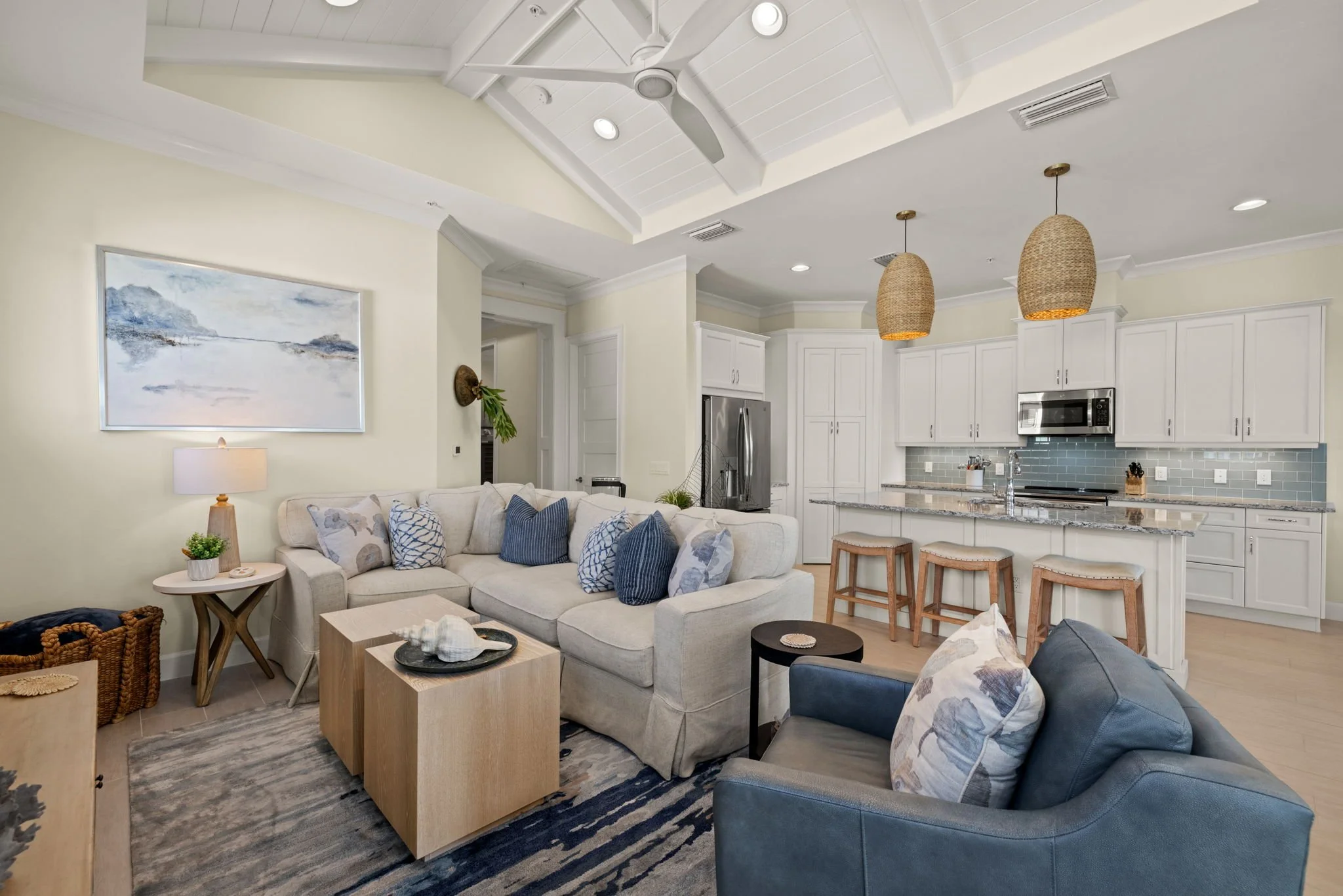 2-Living Room 1.jpg