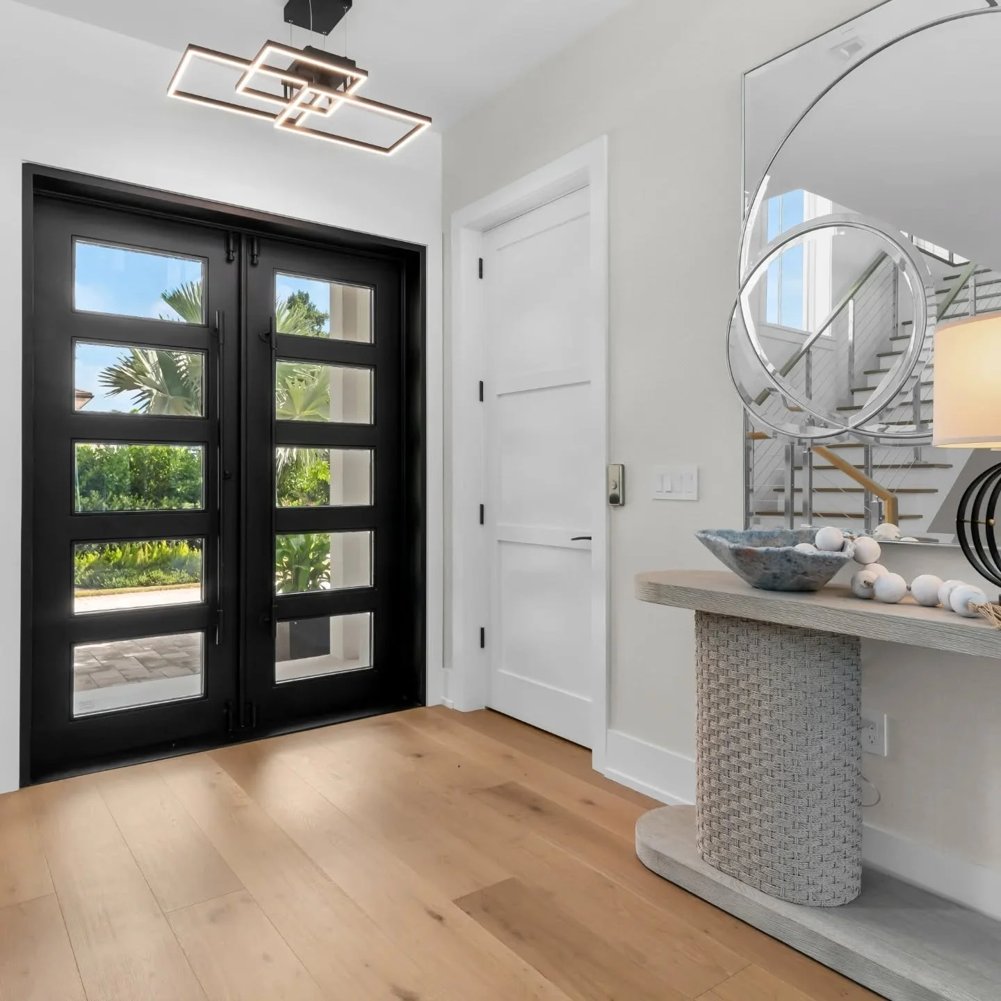 A modern take on timeless comfort. Which space would you spend the most time in?

Builder: @gulfstream_homes