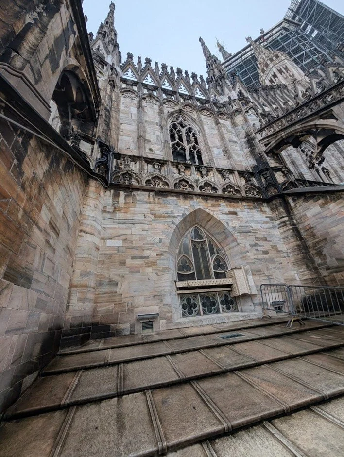 Trefoil and quatrefoil design on Duomo di Milano, illustrating Gothic architecture.