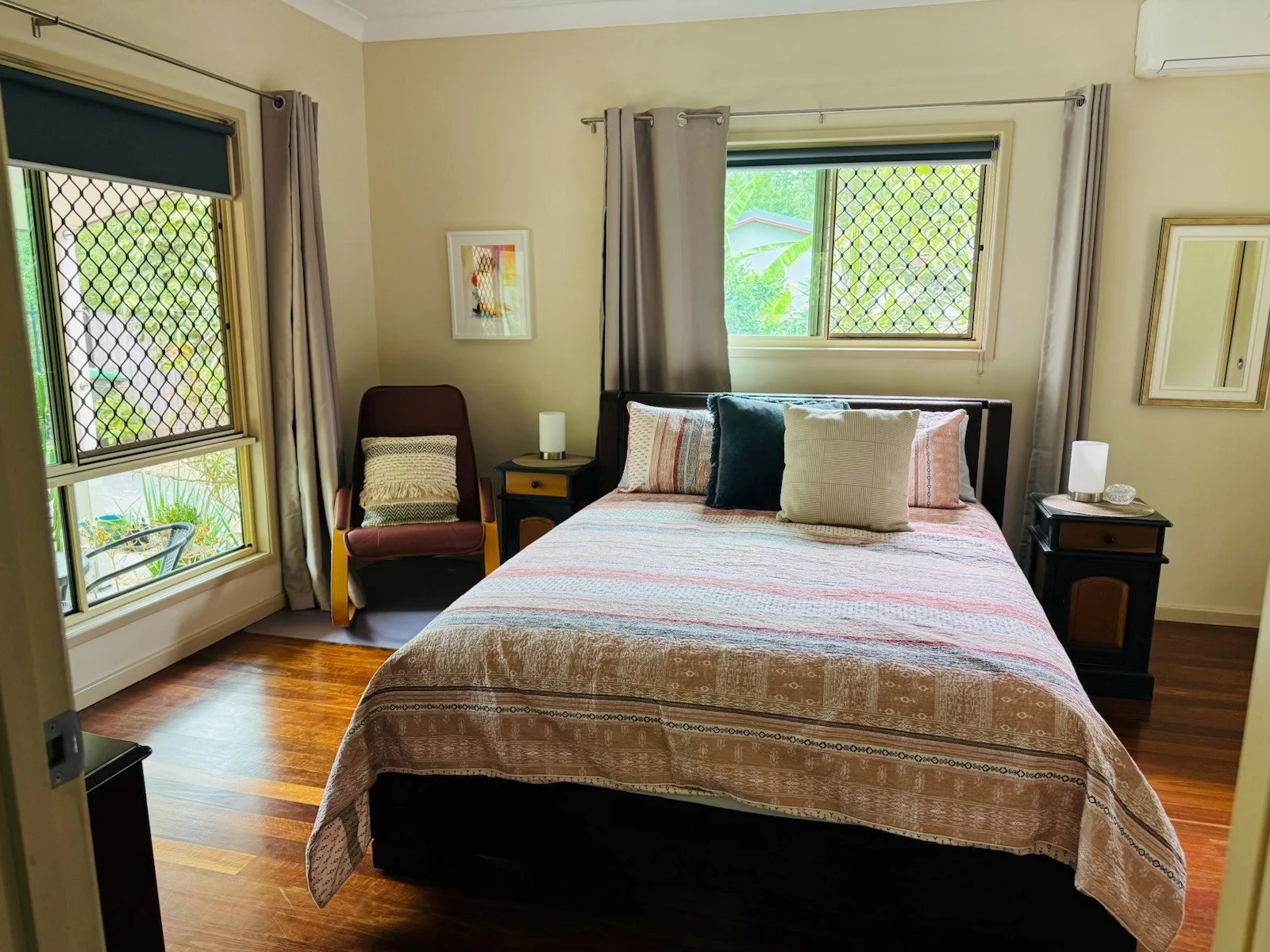 Main Bedroom (room with bath tub in ensuite).jpg