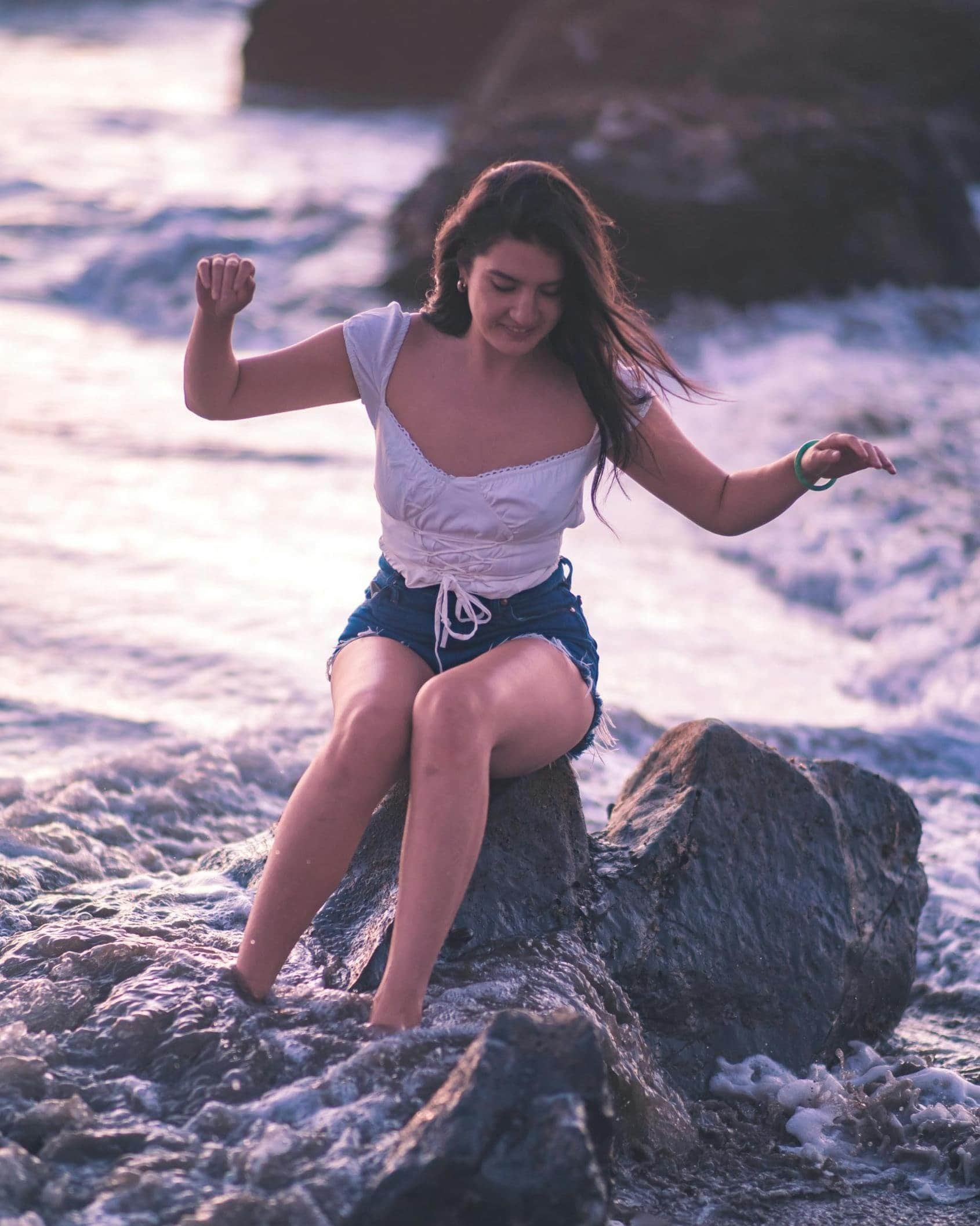 PTSD treatment San Francisco. Woman in the ocean image.