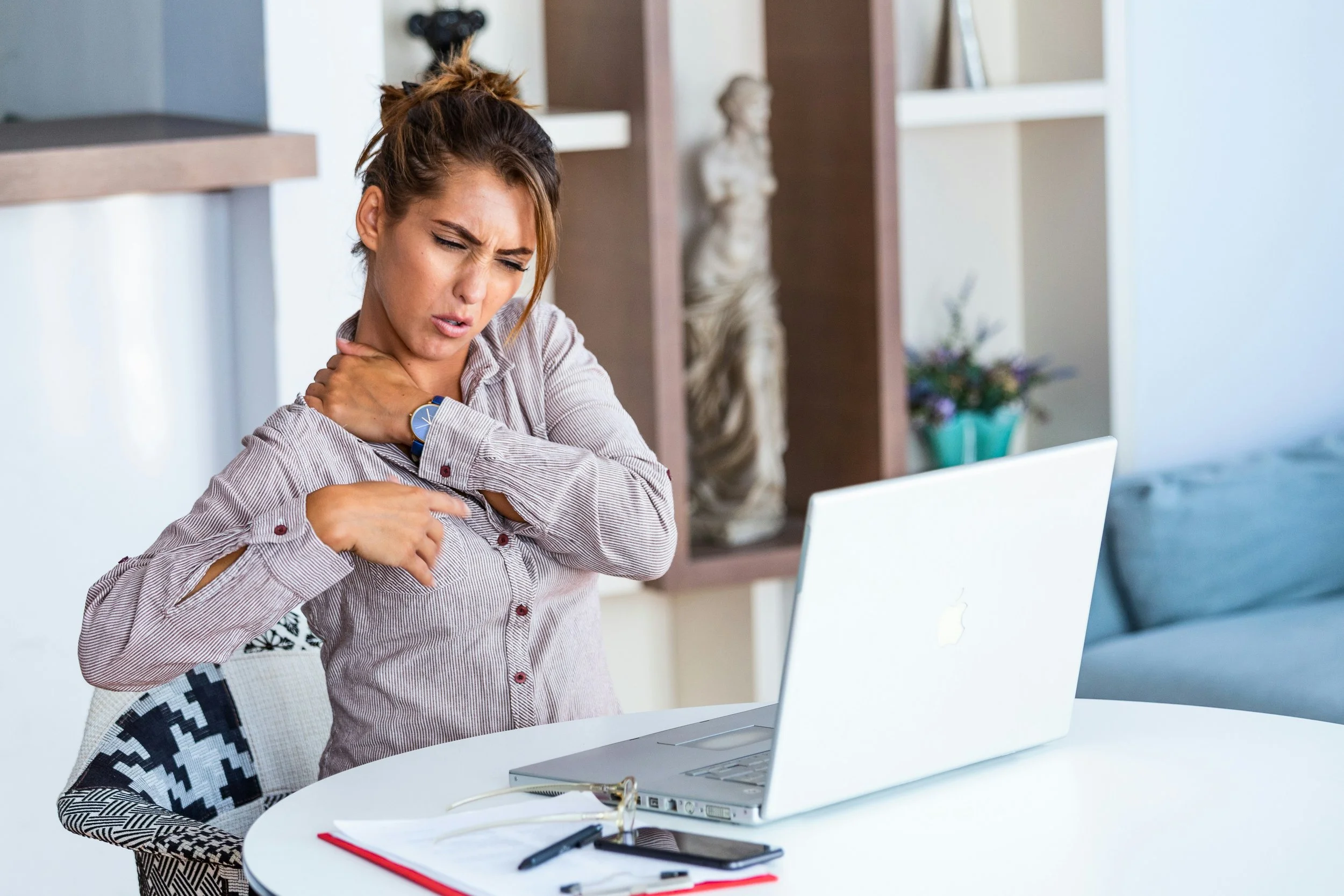 Frozen shoulder explained: symptoms, stages, and treatment options