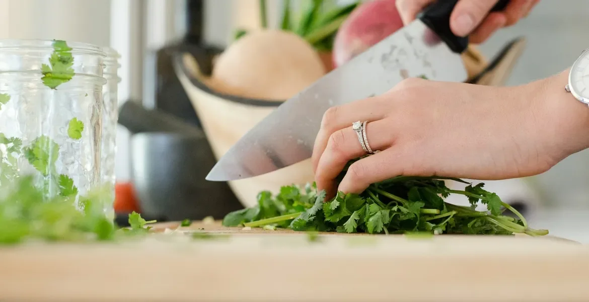5 Herbs &amp; Spices to Eat This Pitta Season