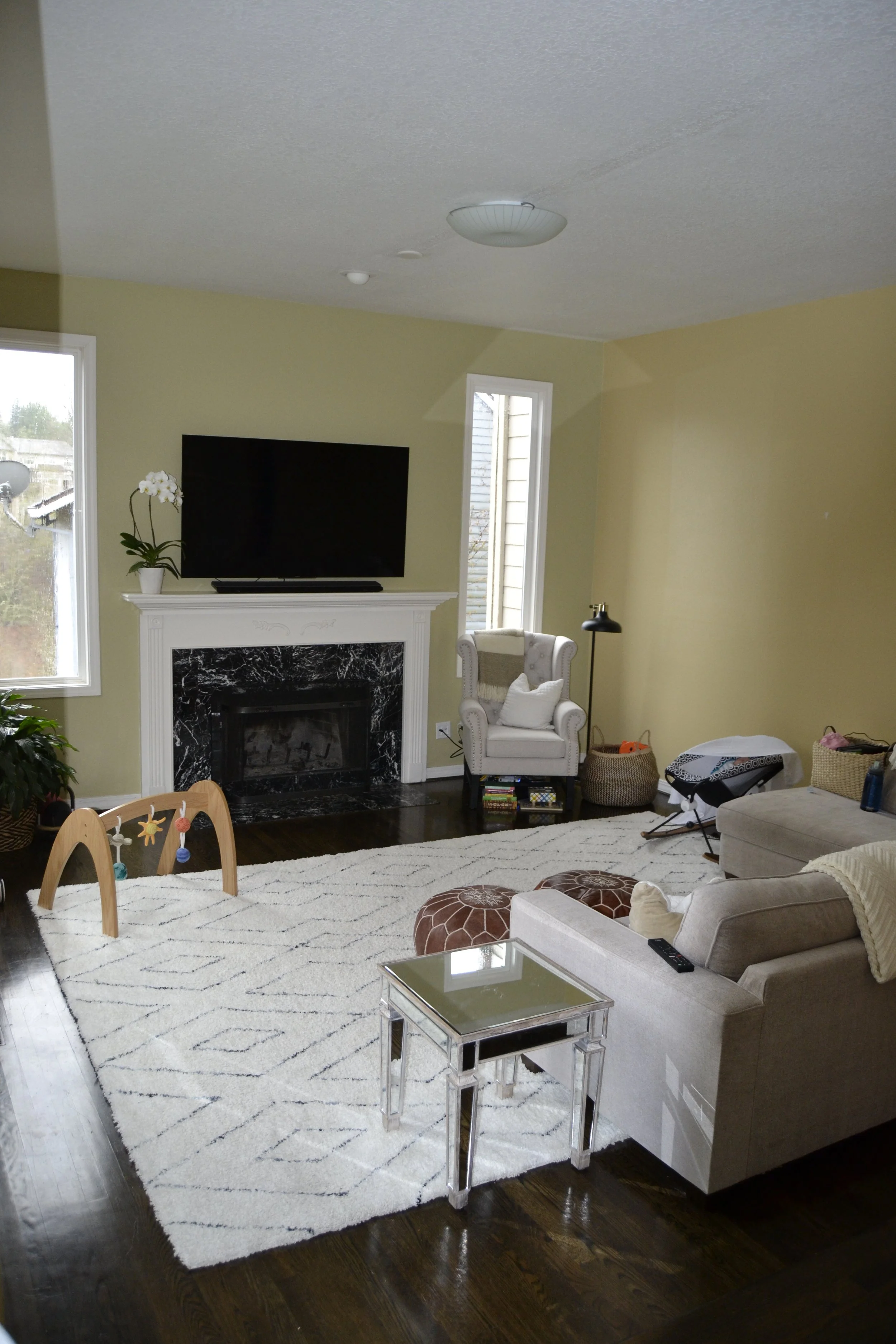 Living room 3.JPG