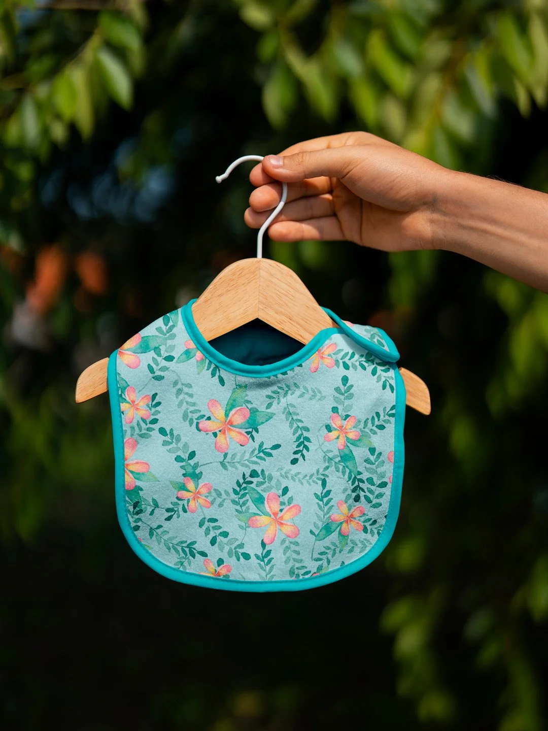Baby bib Tropical Pattern 1.jpg