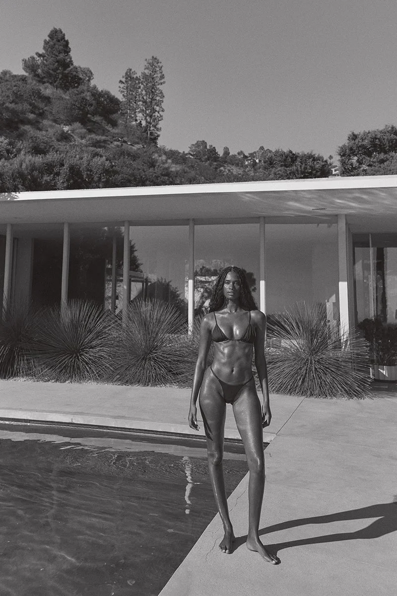 MONDAY_RESORT_27_SIGNATURE_13632 2_bw.jpg