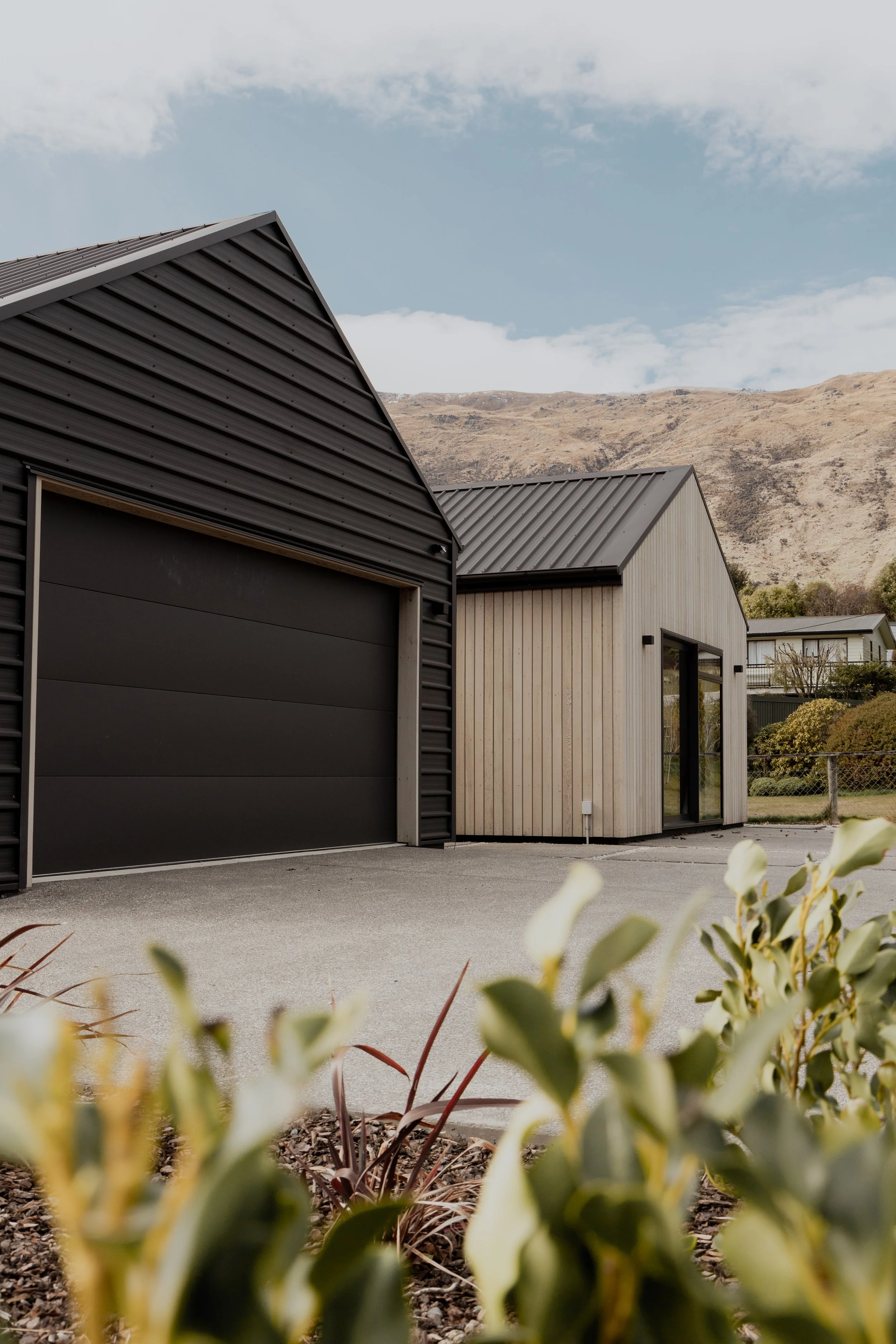 The exterior view of a Kingston home built by Otago Homes Queenstown.