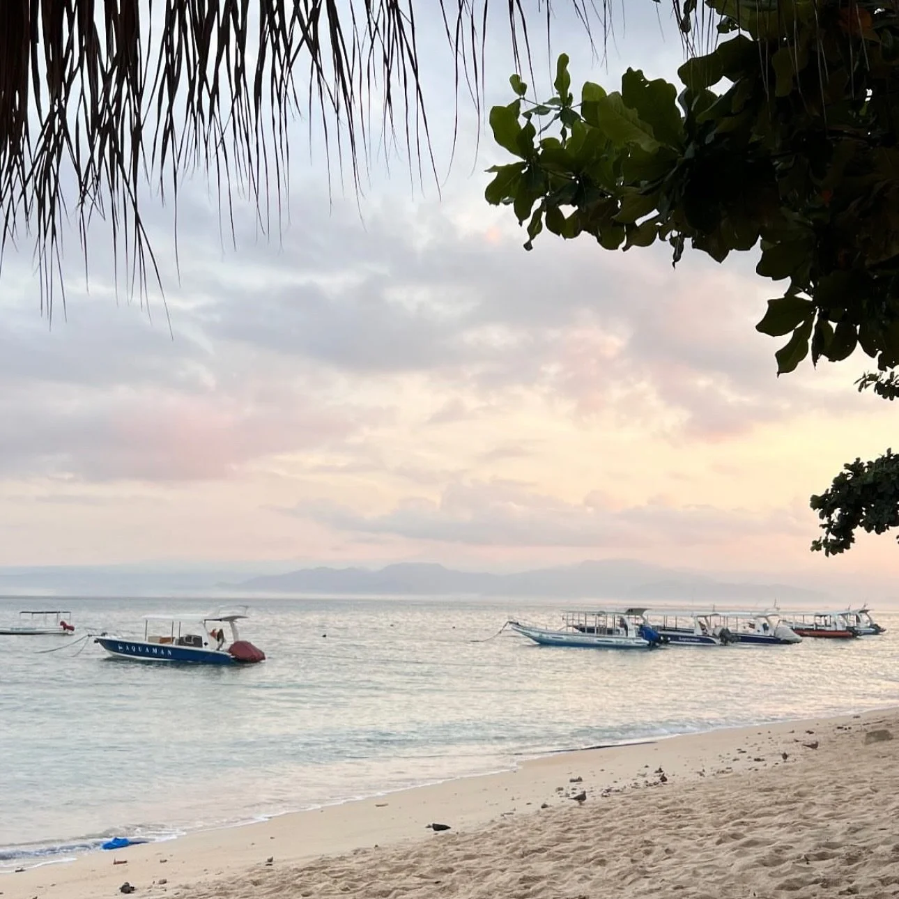 Mornings like this in Nusa Lembongan 😍
We have two beds left! Will you be the one to grab one?