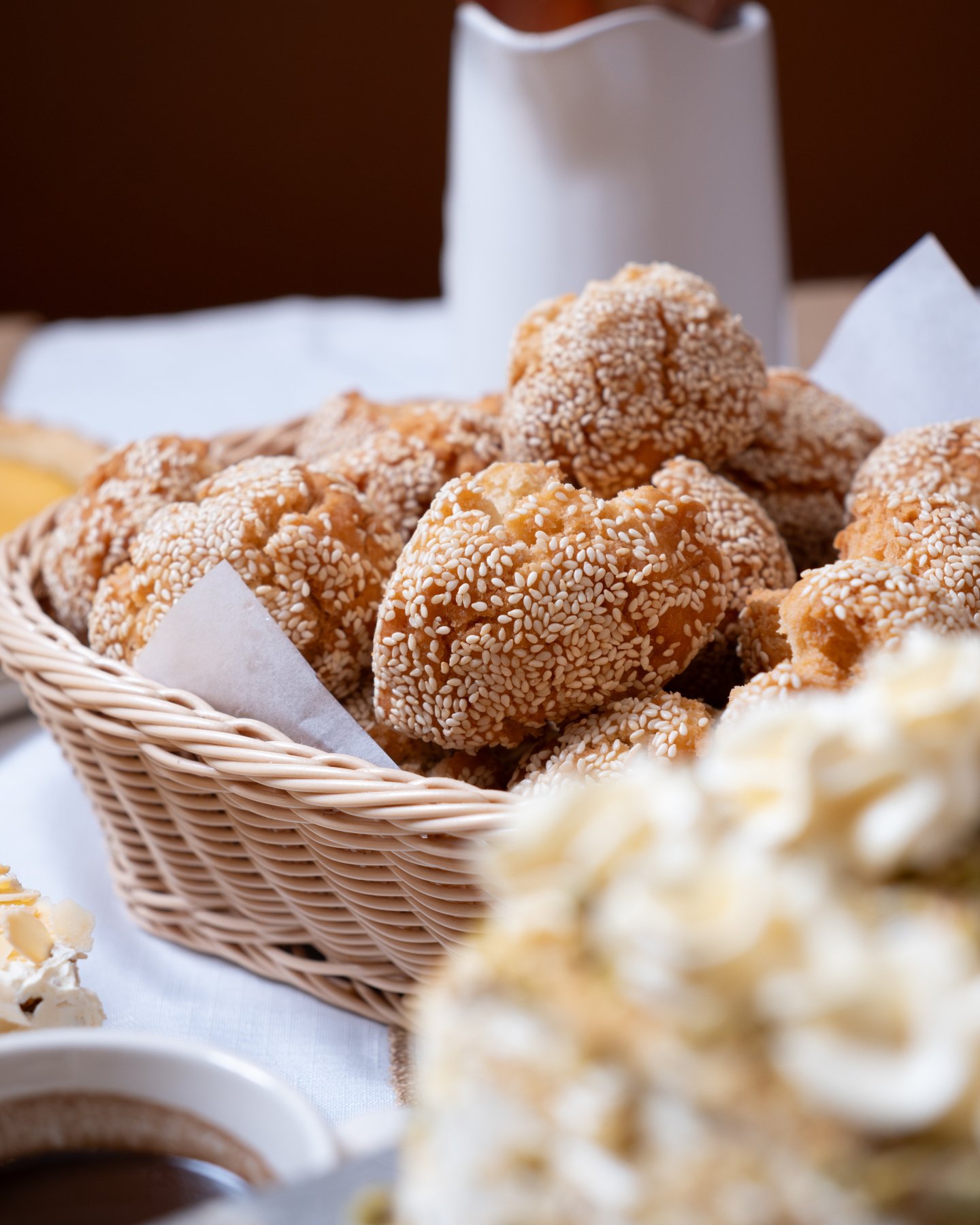 Golden, crunchy, and coated in sesame goodness.

Our Binangkal is fried to perfection with a crisp outer bite and a soft, fluffy centre inside. It&rsquo;s the kind of simple Filipino comfort that pairs perfectly with a hot coffee and good company ☕🇵