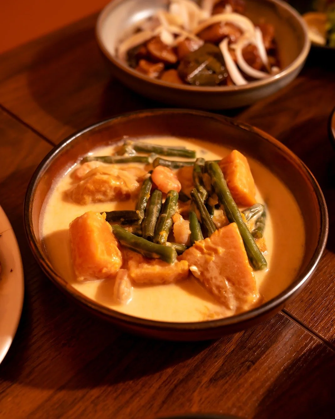 Rich, nutty, and made to be shared&hellip; this is Kare Kare done right 🤎

Tender meat, slow-cooked in that signature peanut sauce, paired perfectly with bagoong for that full Filipino flavour hit. One bite and you get it.

📍 Visit us in Melbourne 