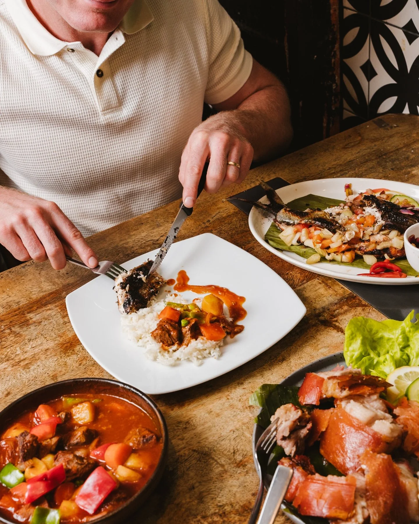 Sunday night = no cooking, just eating 😌

Stack the table, pass the plates, and go all in on the good stuff. Crispy lechon, saucy classics, and rice that keeps coming back for more.

This is how you finish the weekend right.

📍 Pull up with the cre