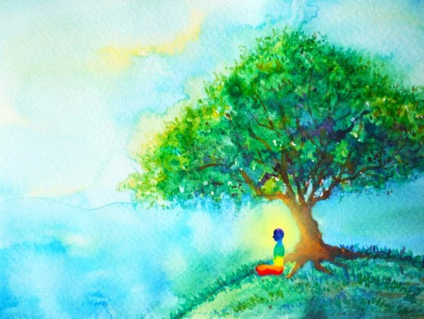 Une personne assise en tailleur sous un arbre vert, méditant dans un paysage naturel aquarellé.