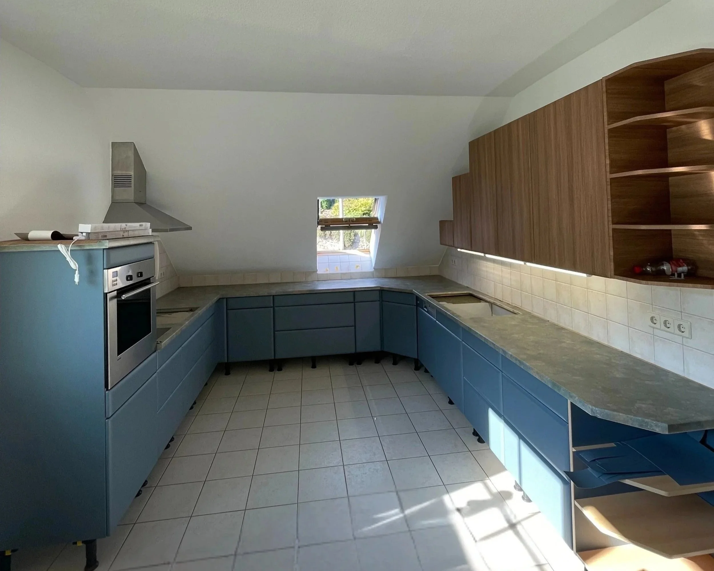 Einbauküche mit moderner Folie