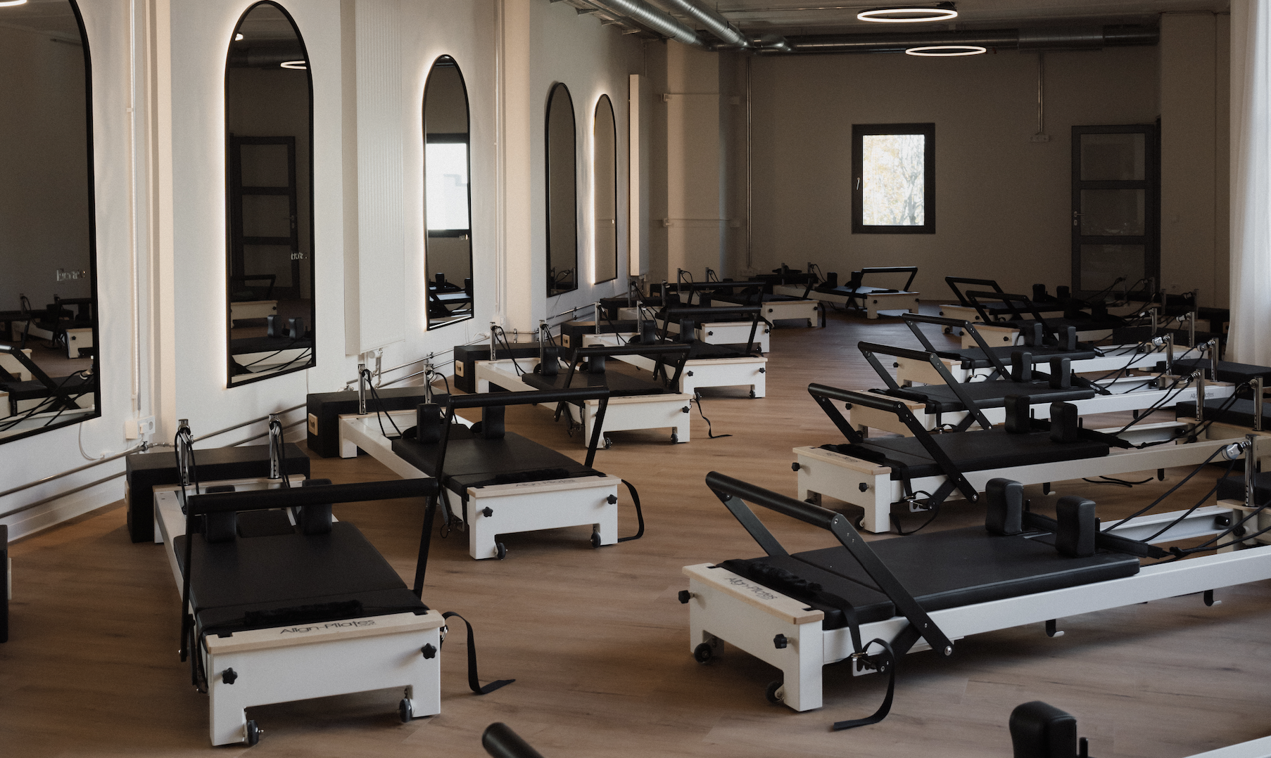 5 Reasons to Book Your First 1:1 Pilates Session
