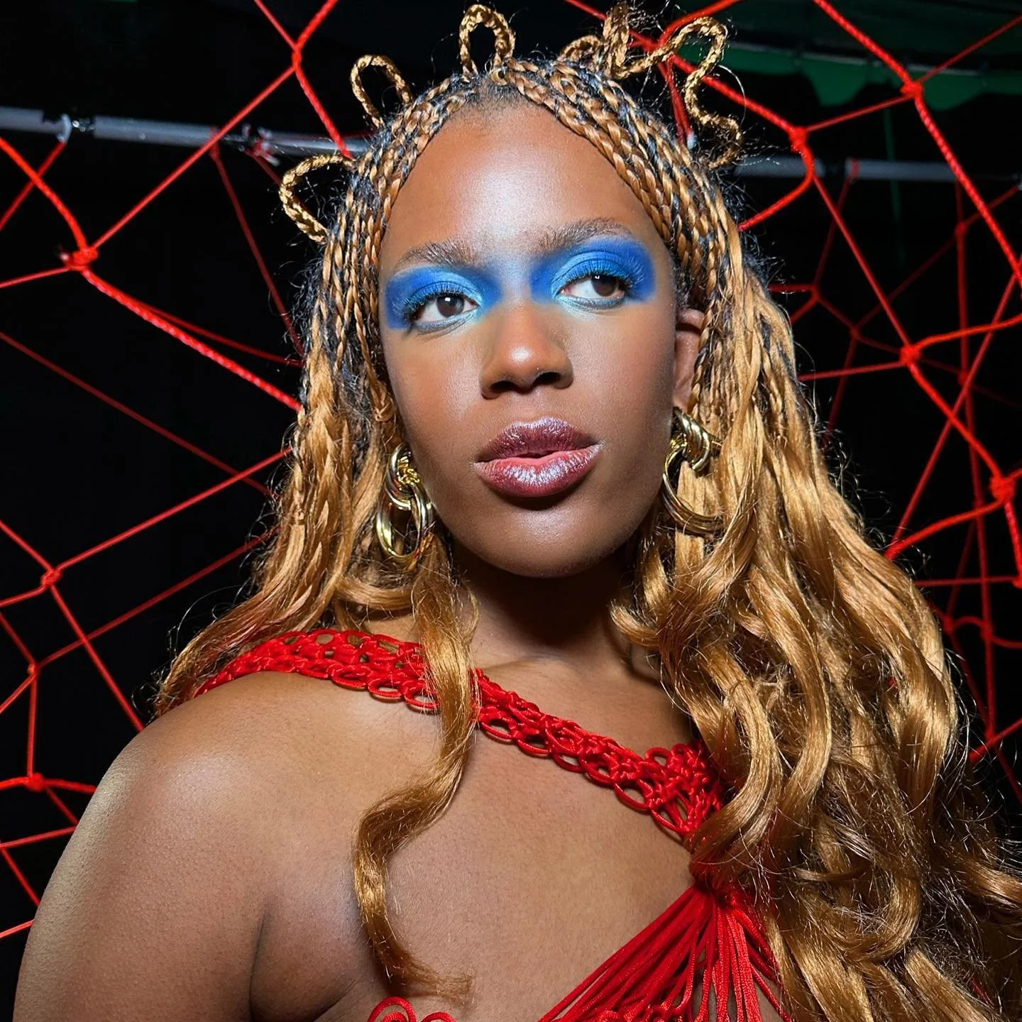 Don&rsquo;t you just love a good blue 😍 music video makeup BTS on the beautiful @thisissola 🔥💙