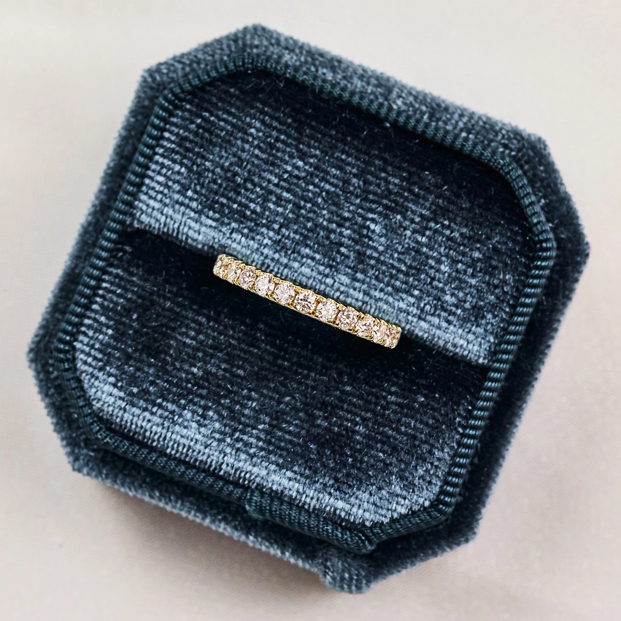 18ct yellow 'Cut-Down' style wedding band