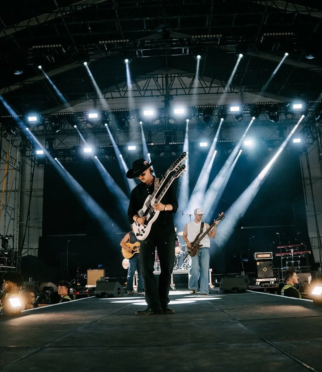 &ldquo;&hellip;The note is only 20 percent. The attitude of the motherfucker who plays it is 80 percent.&rdquo; - Miles Davis

and somewhere with that are those who support you 🙏

📸 @joshh.pacheco