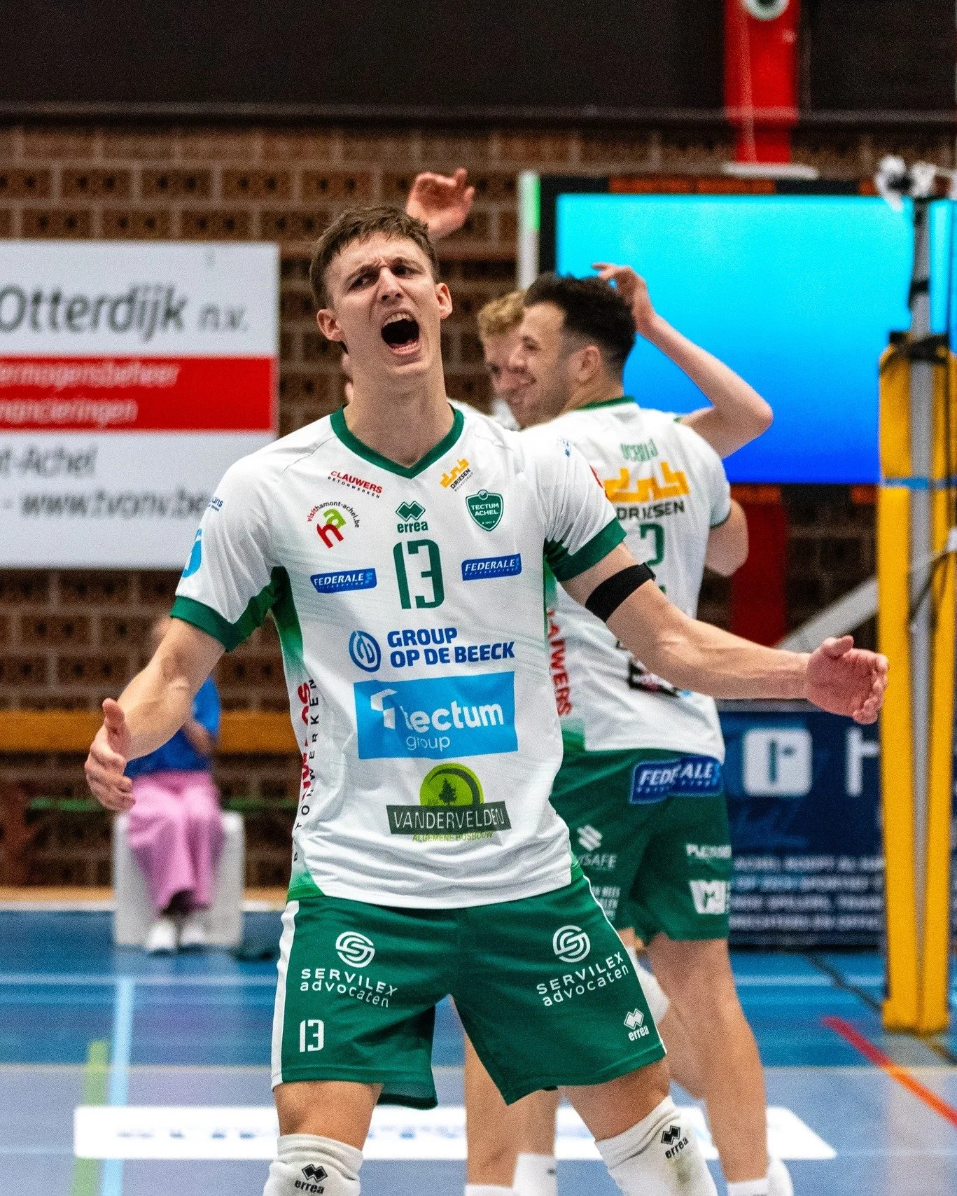 💚 TRANSFERNIEUWS 💚
Super Mario blijft ook volgend seizoen aan boord! Onze boomlange Duitser zal in augustus aan zijn 4e seizoen beginnen 🤩