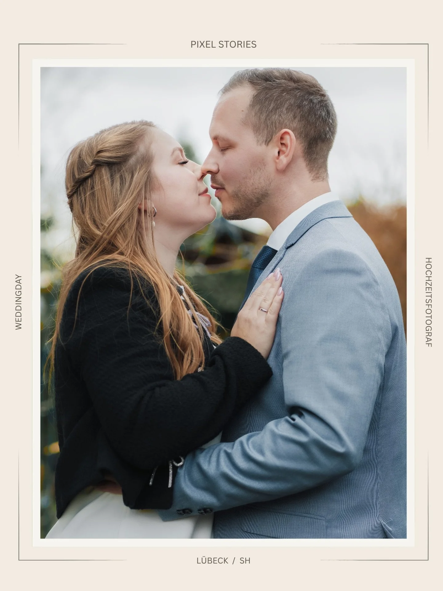 Hochzeitsfotografie in L&uuml;beck und Schleswig-Holstein.
Seid ihr auf der Suche nach einem Hochzeitsfotografen f&uuml;r 2026 oder 2027, dann seid ihr bei mir richtig, wenn ihr ungestellte Momente m&ouml;chtet, in denen ihr euch auch nach vielen Jah