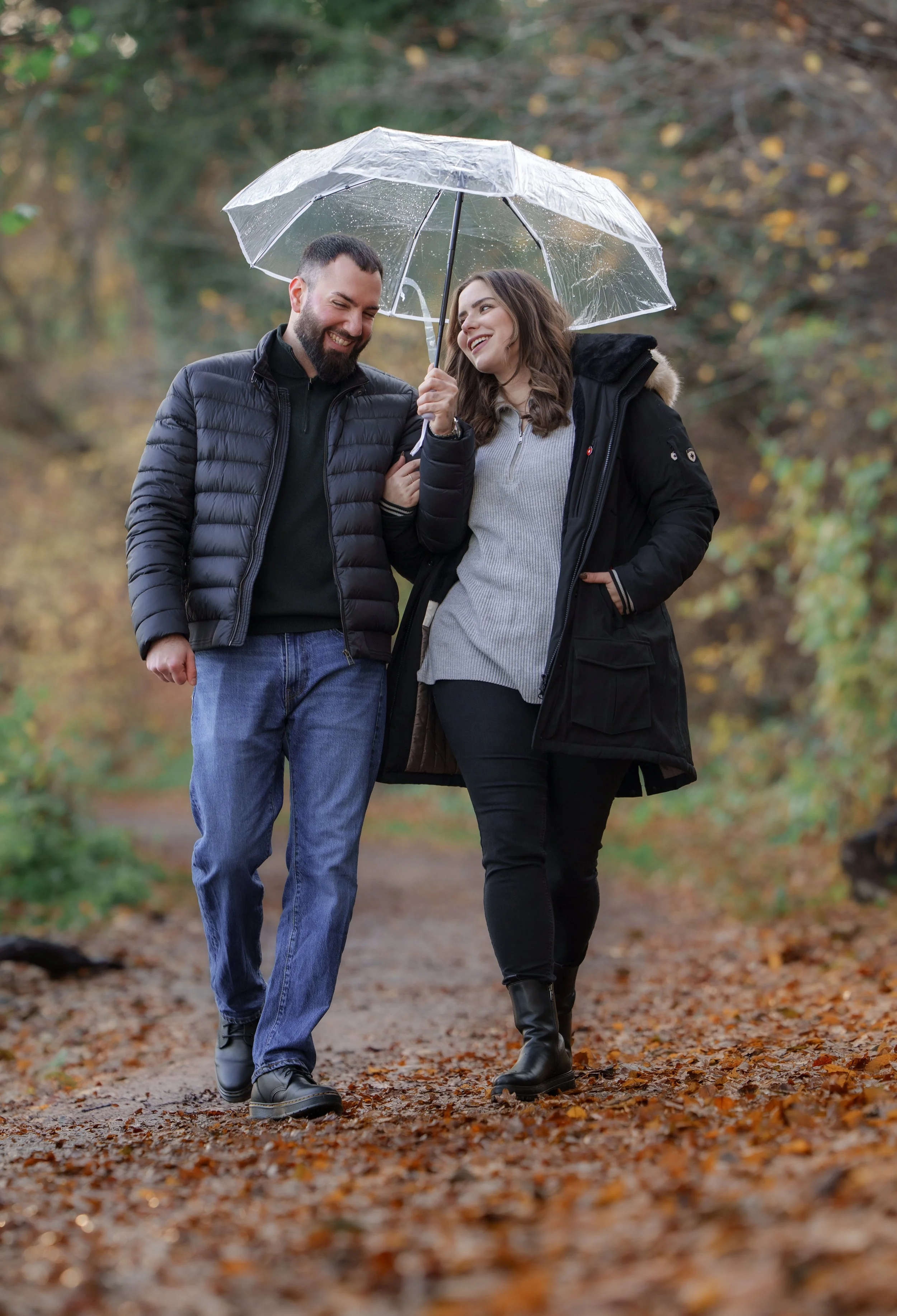 Hochzeitsfoto im Regen in Lübeck – authentische und emotionale Hochzeitsfotografie