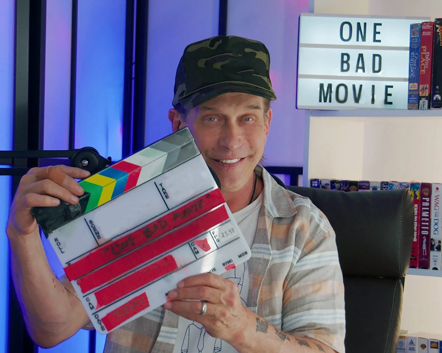 Stylized black 'A' and 'M' separated by a diagonal slash on a gray background.