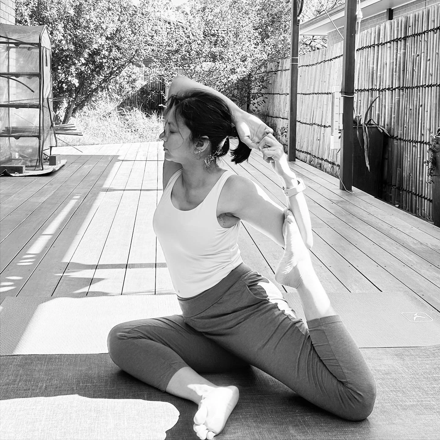 Ek Pada Rajakapotasana.
What a beautiful day to practice outdoors!
This asana is far from perfect but its taken me 5 yrs to get here.

स तु दीर्घकाल नैरन्तर्य सत्कारा असेवितो दृढभूमिः PYS 1:14

#abhyāsa #persistance #belief #yogaeveryday #smalljoys #
