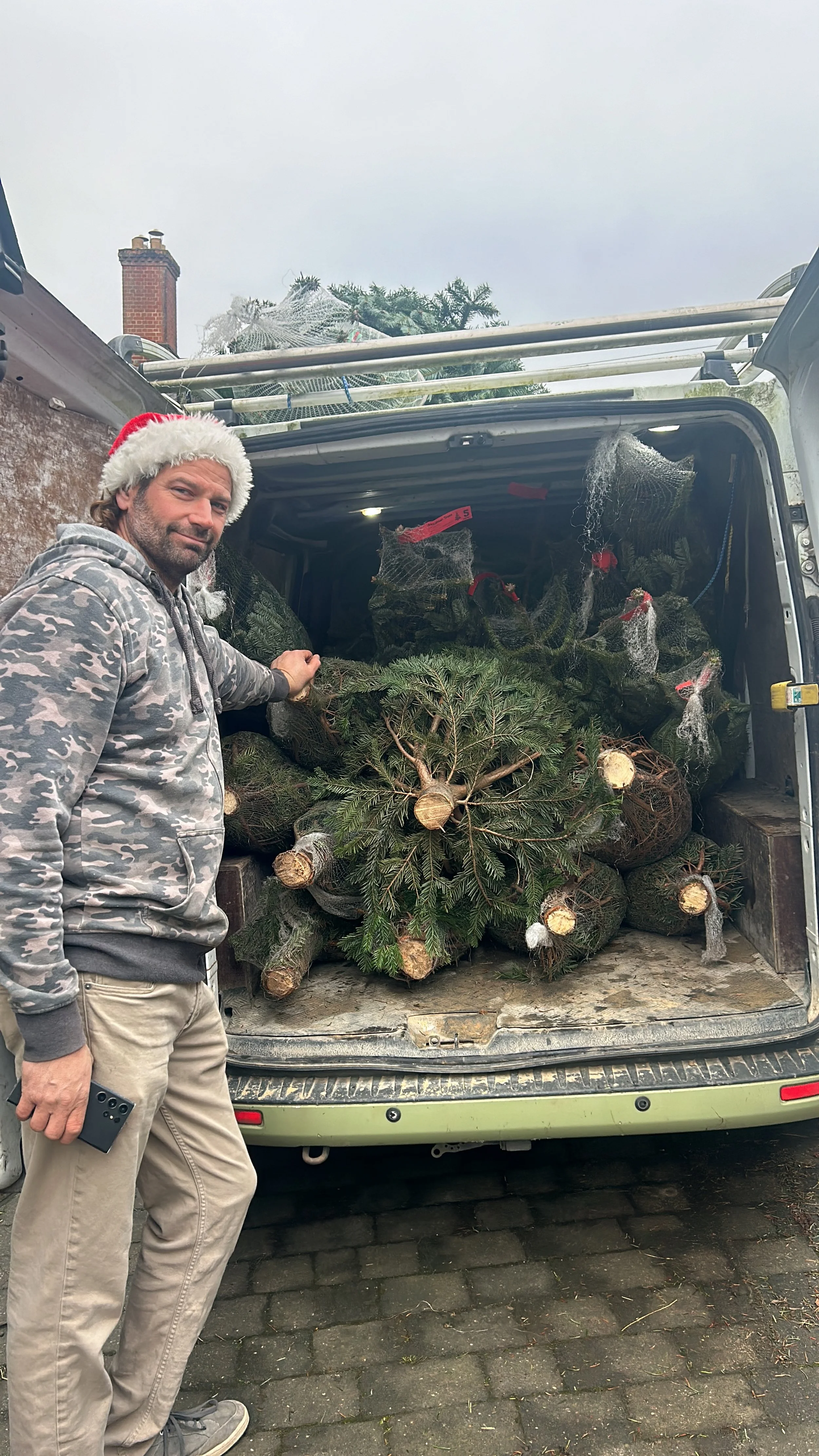 Every year JP Landscaping support Durweston Primary School by delivering Christmas Trees on behalf of the PTA